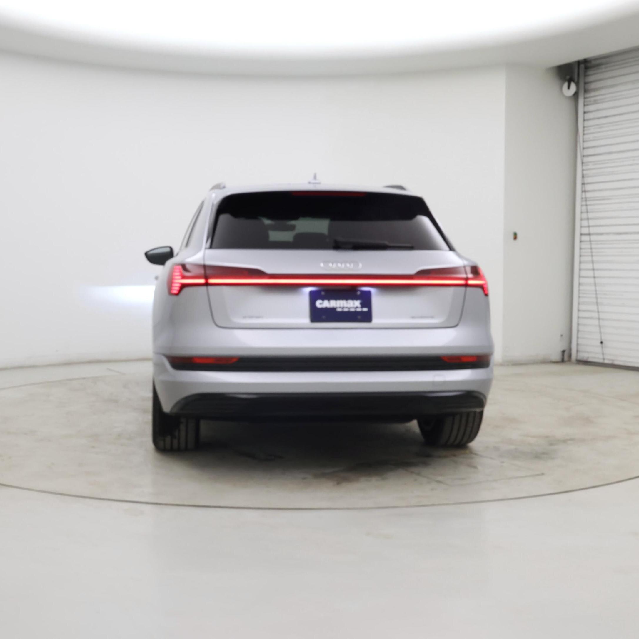 Thumbnail: 2021 Audi e-tron - 6