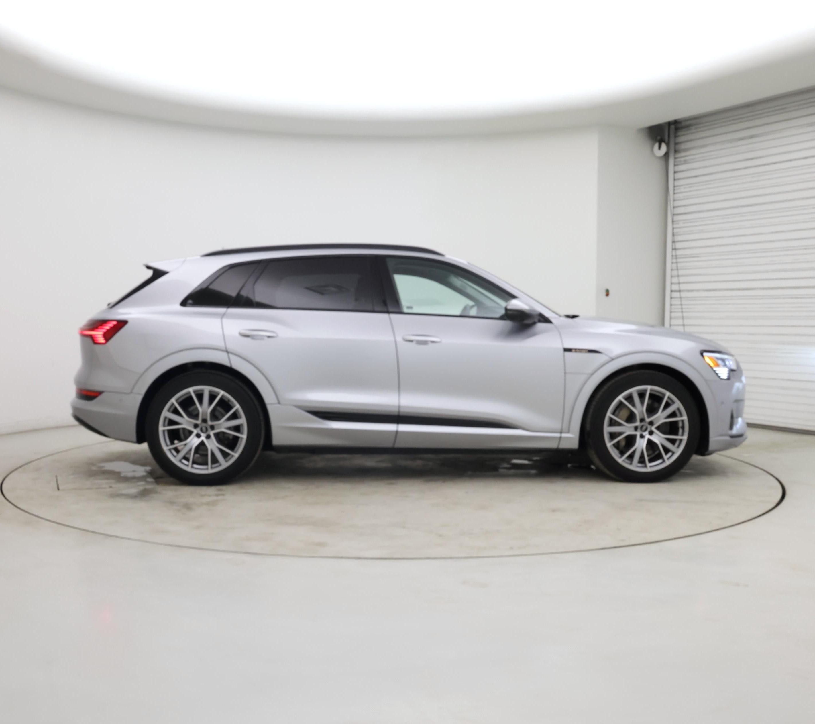 Thumbnail: 2021 Audi e-tron - 7