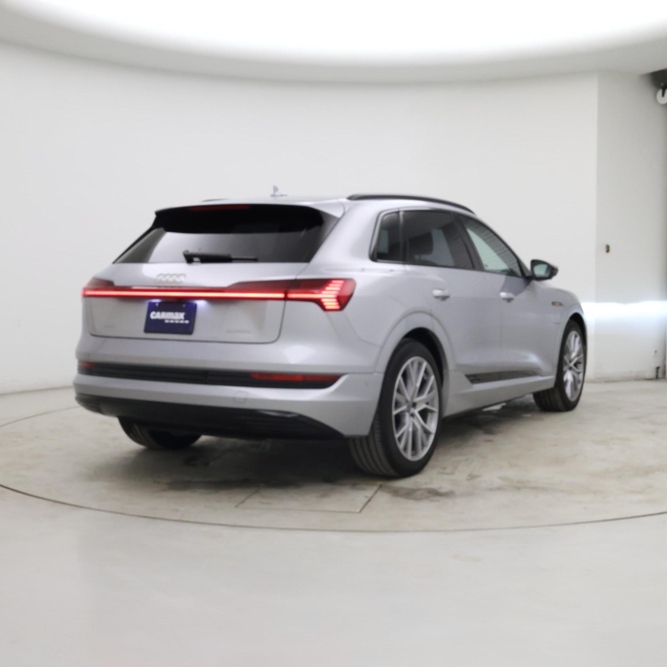 Thumbnail: 2021 Audi e-tron - 8