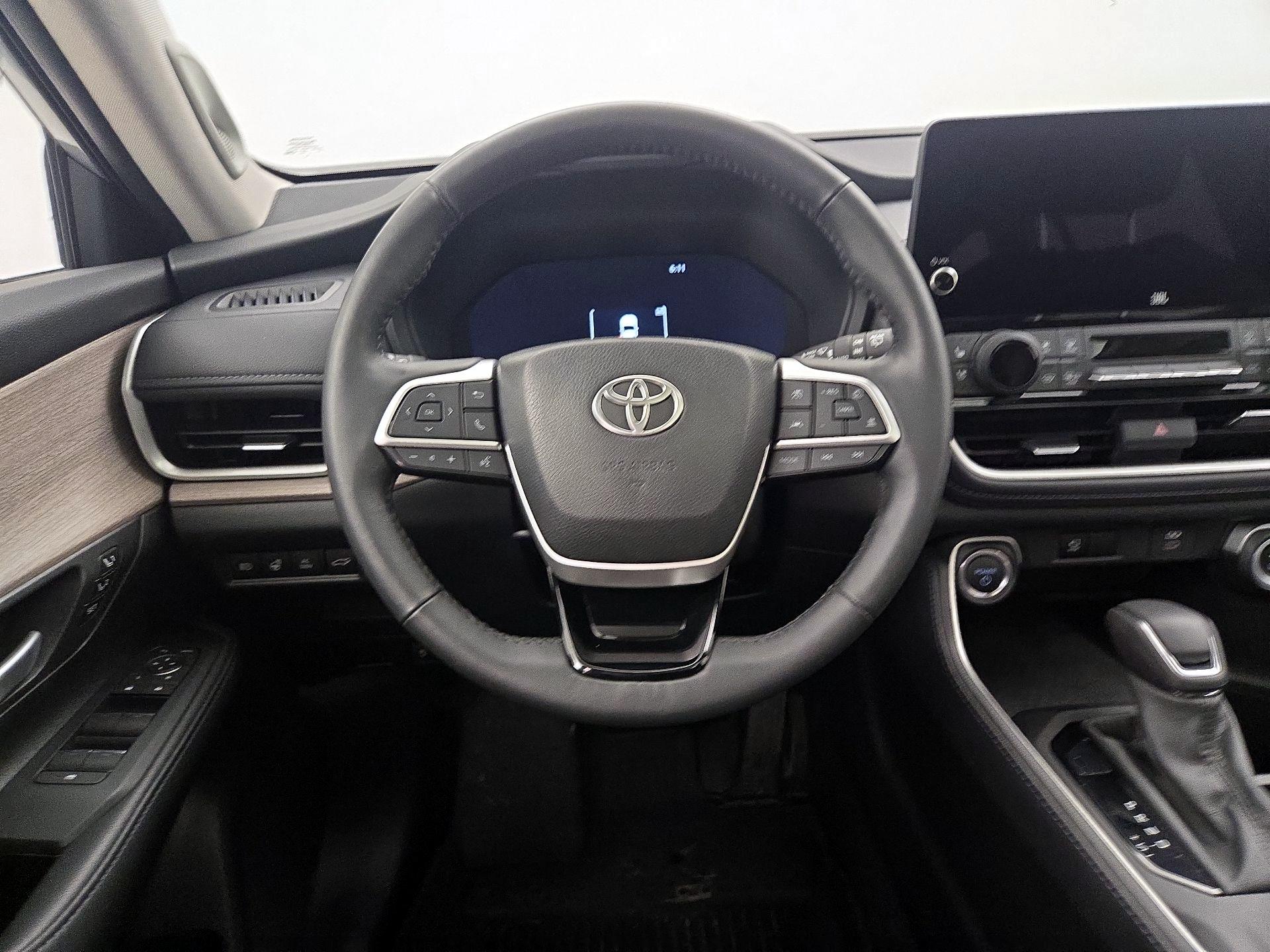 Thumbnail: 2024 Toyota Highlander - 10