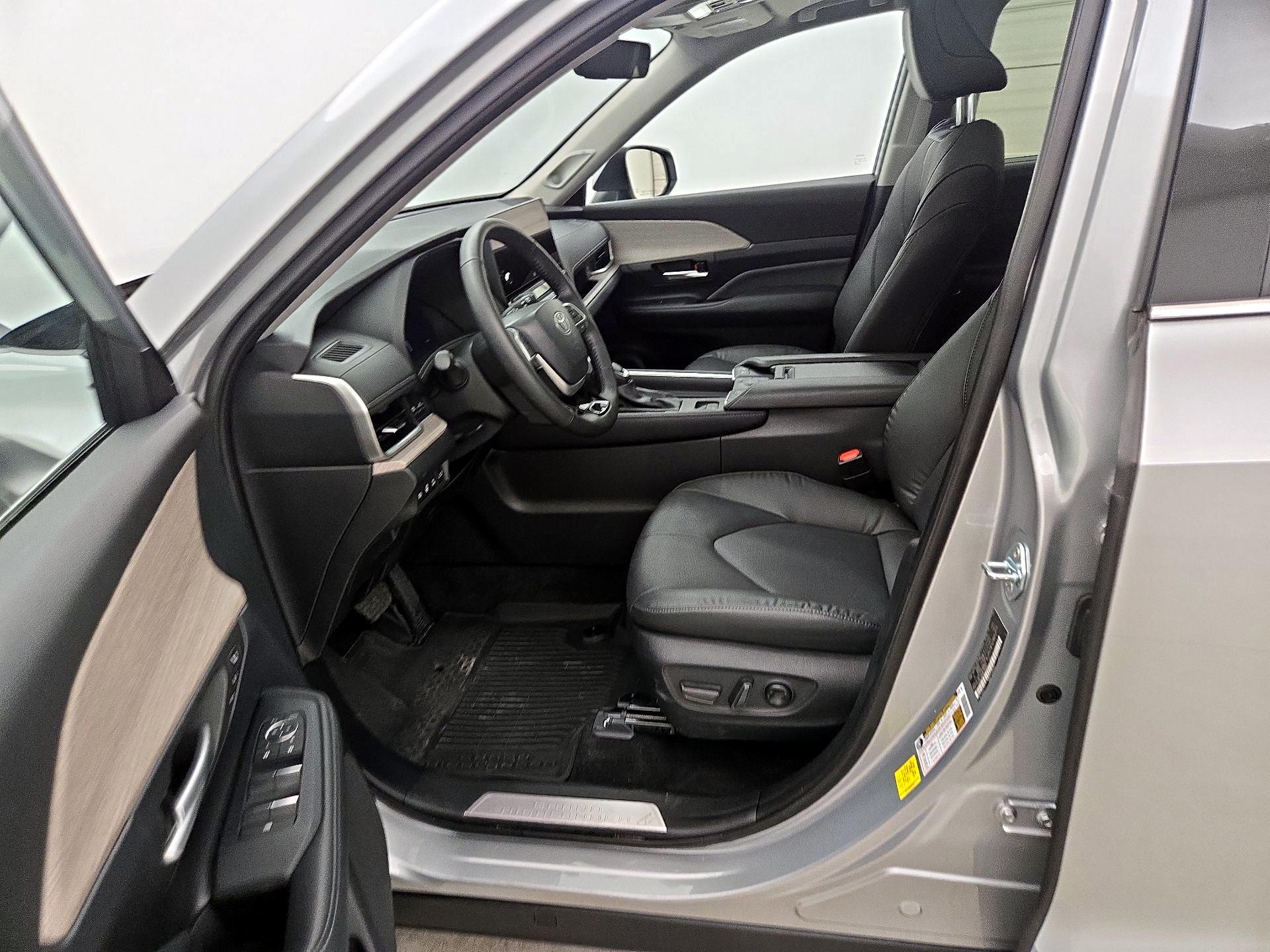 Thumbnail: 2024 Toyota Highlander - 11