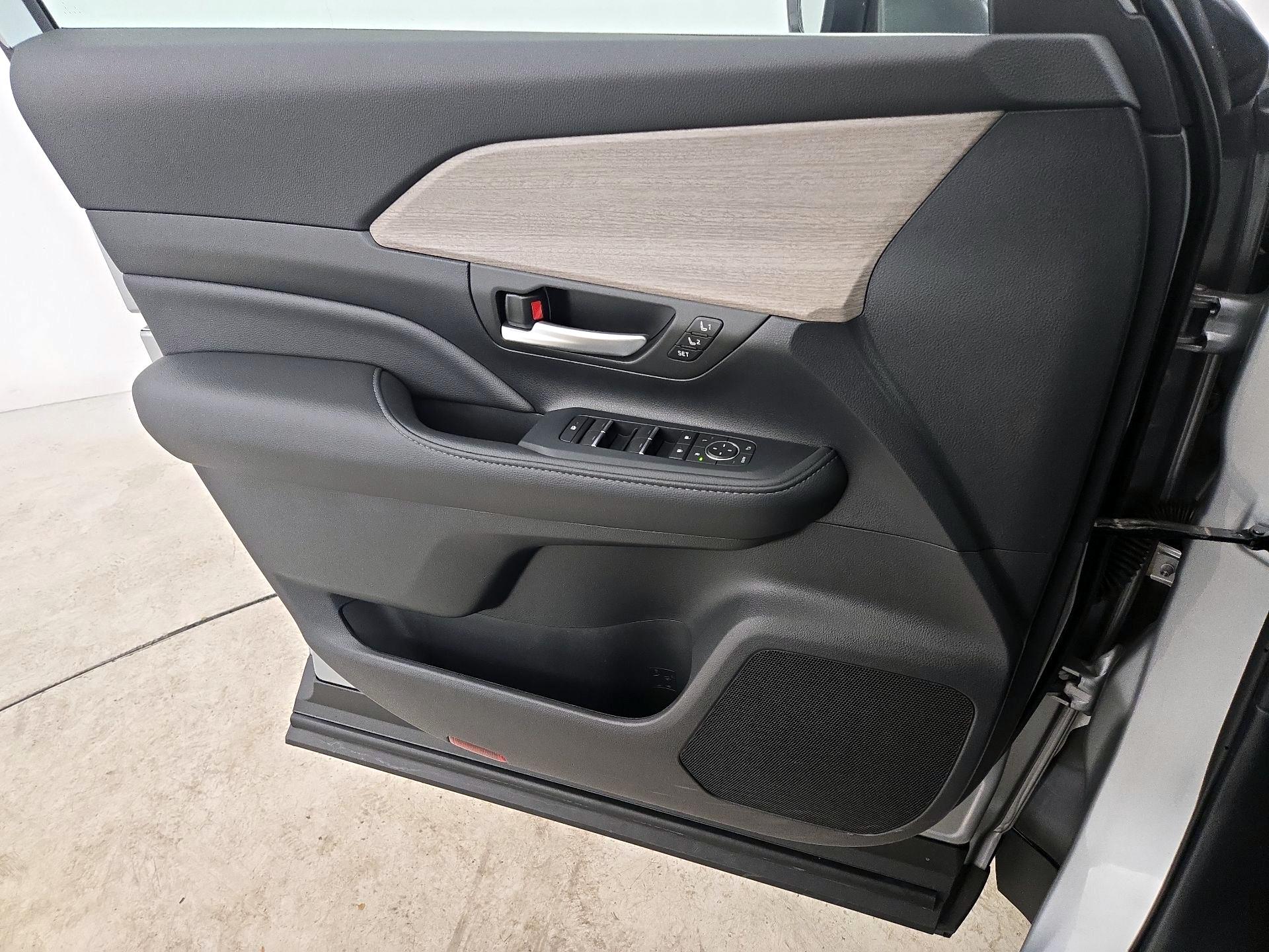 Thumbnail: 2024 Toyota Highlander - 12