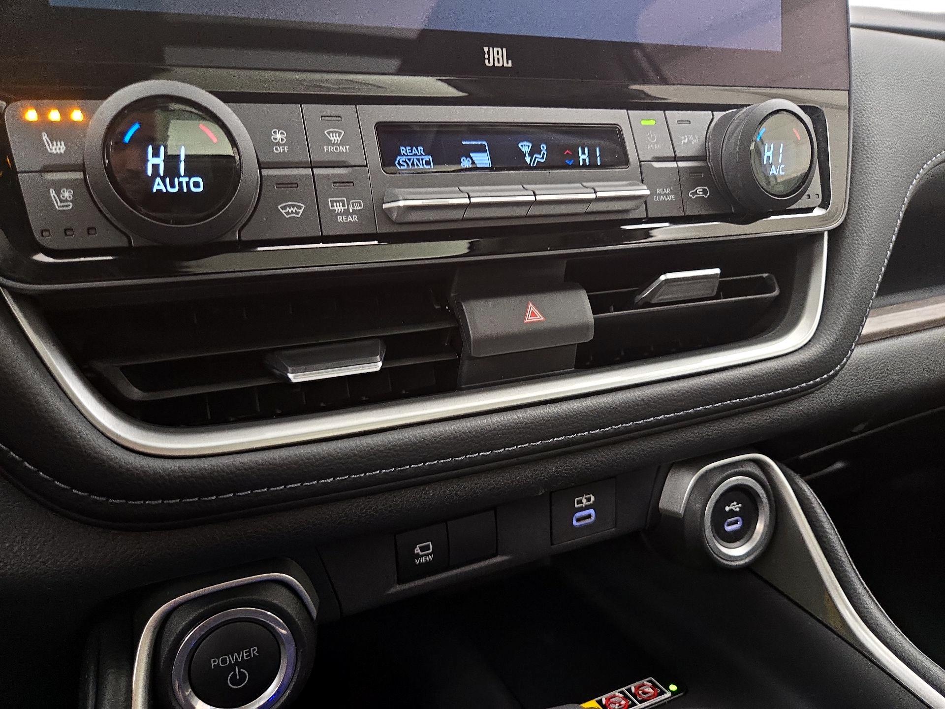 Thumbnail: 2024 Toyota Highlander - 16