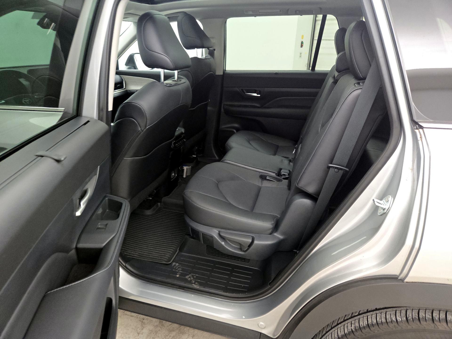 Thumbnail: 2024 Toyota Highlander - 20