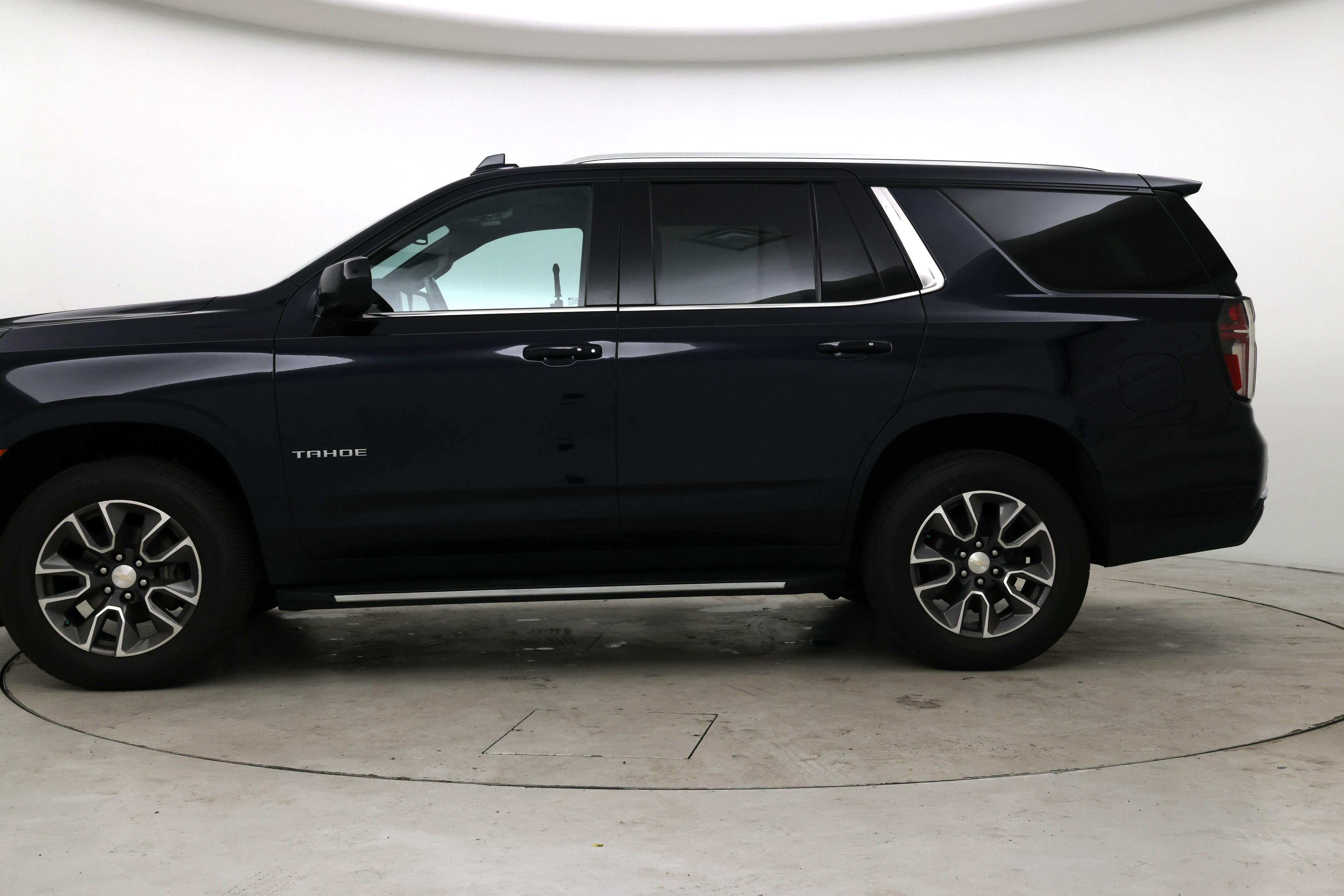 Thumbnail: 2021 Chevrolet Tahoe - 3