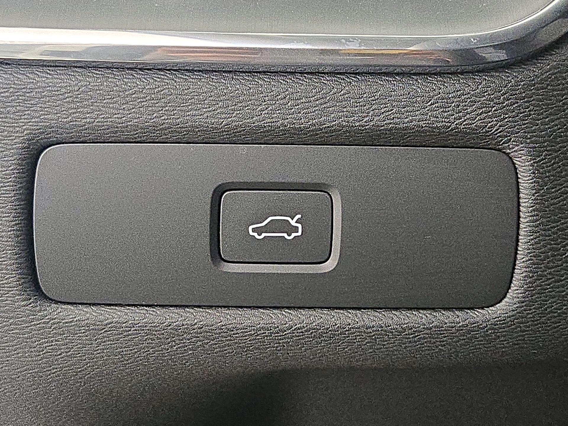 Thumbnail: 2024 Volvo XC60 - 13