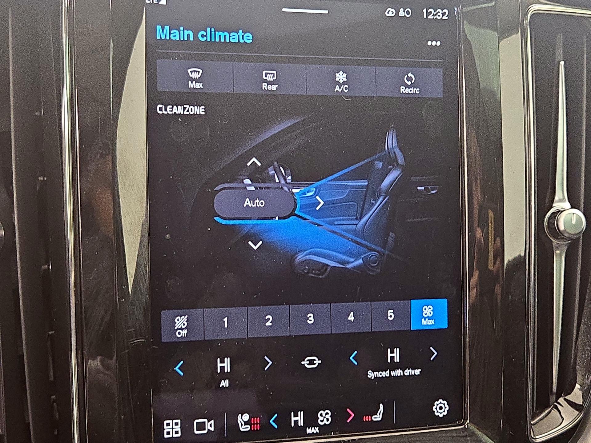 Thumbnail: 2024 Volvo XC60 - 16