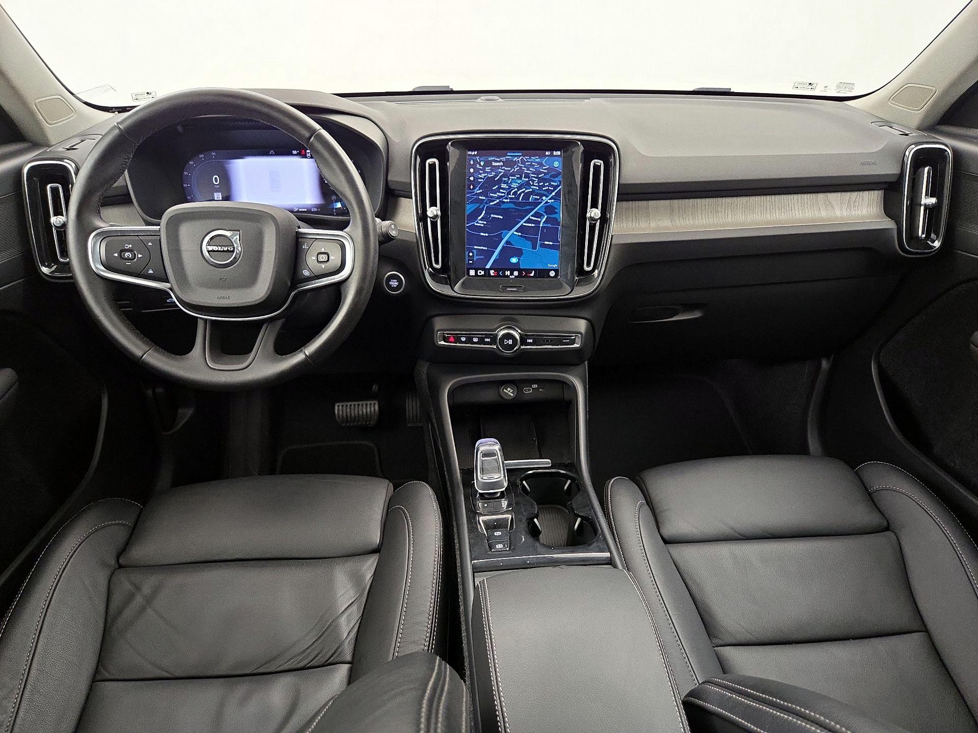 Thumbnail: 2023 Volvo XC40 - 9