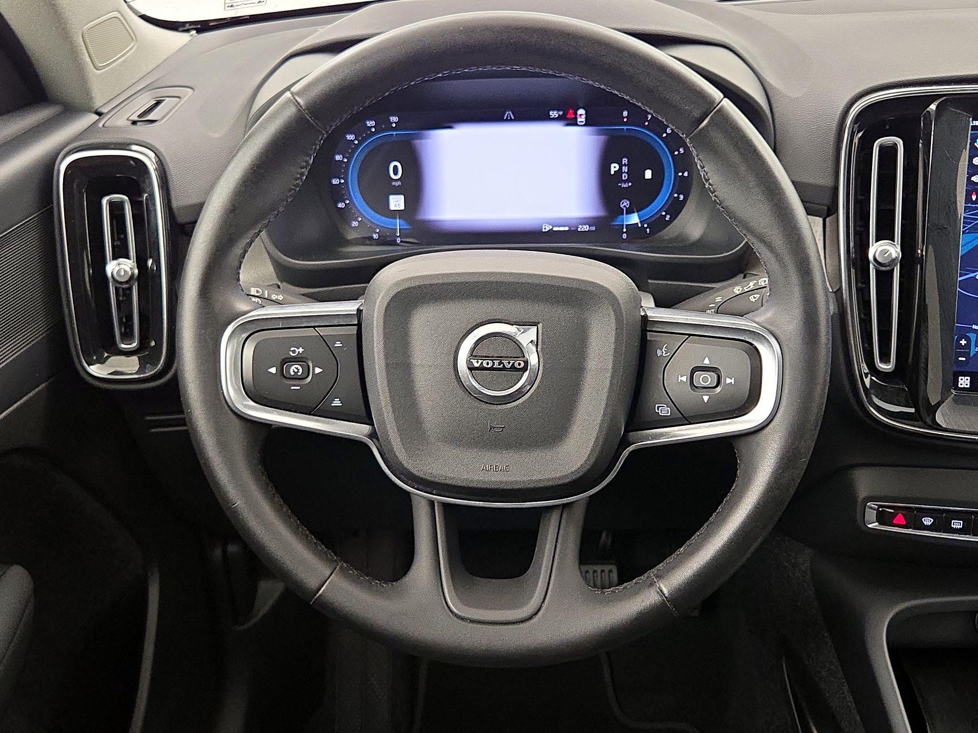 Thumbnail: 2023 Volvo XC40 - 10