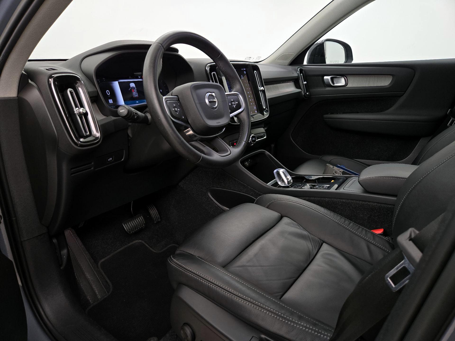 Thumbnail: 2023 Volvo XC40 - 11