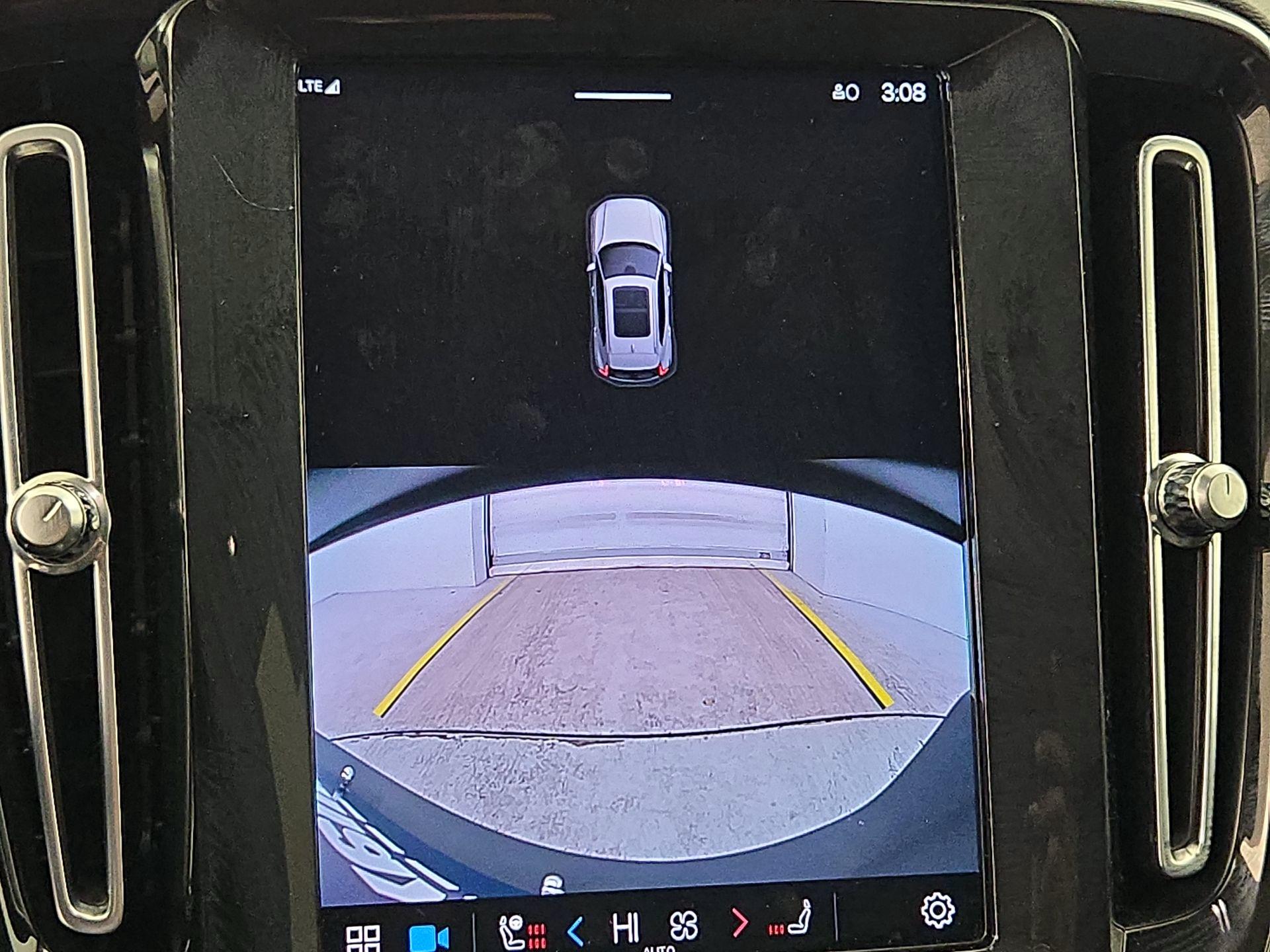 Thumbnail: 2023 Volvo XC40 - 15