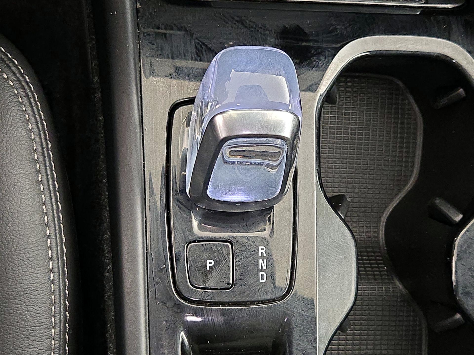 Thumbnail: 2023 Volvo XC40 - 18