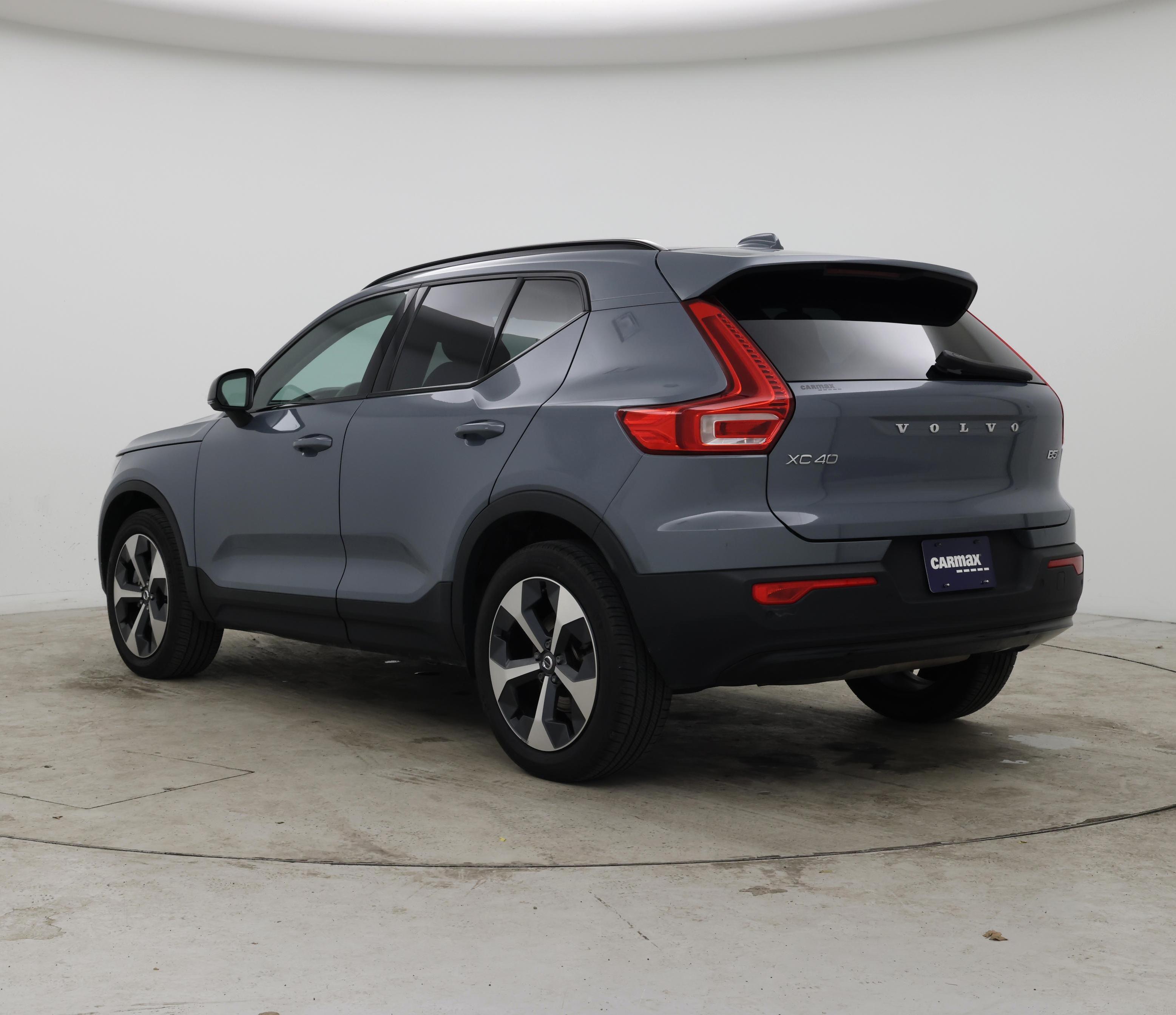 Thumbnail: 2023 Volvo XC40 - 2