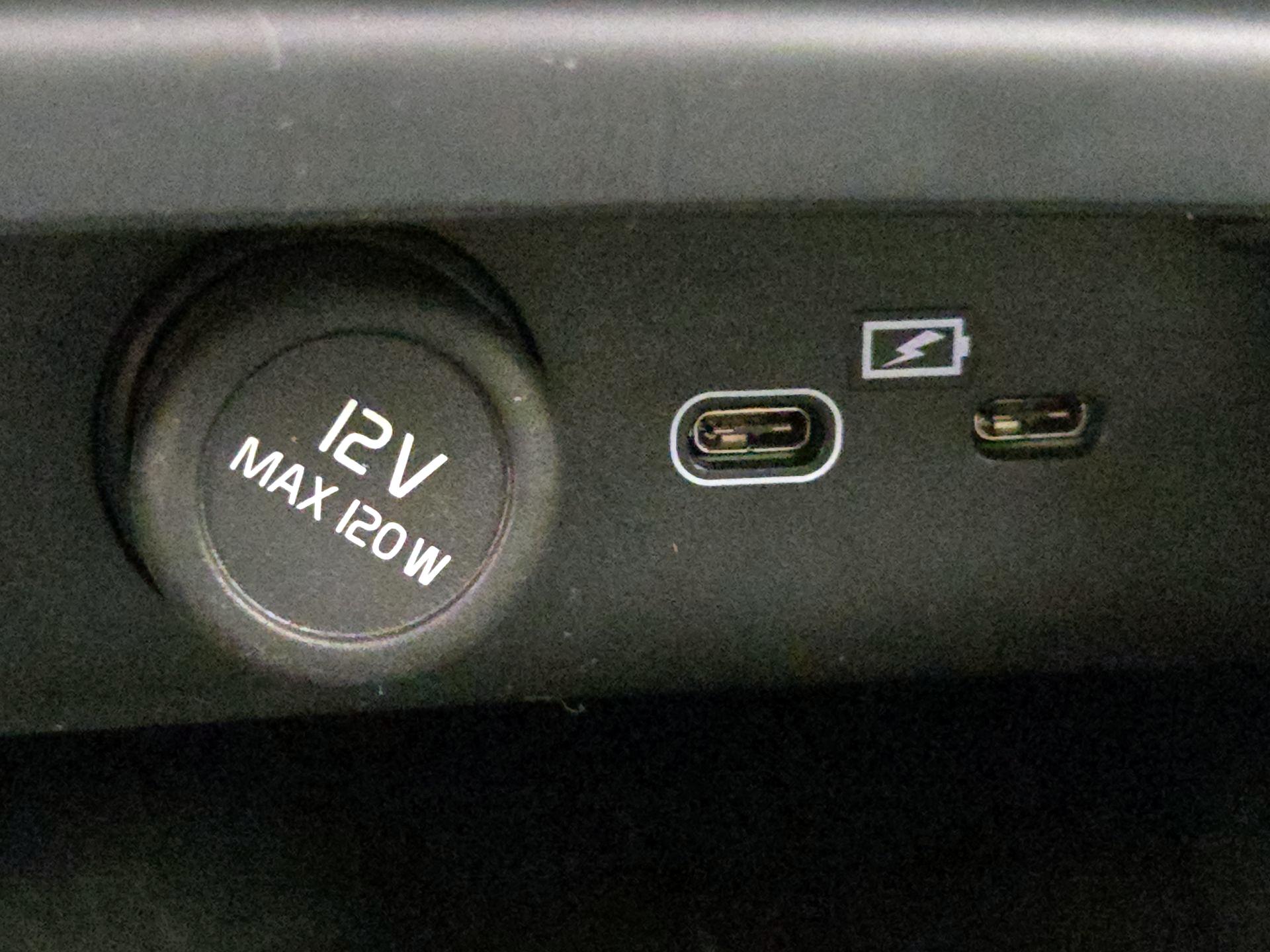 Thumbnail: 2023 Volvo XC40 - 19