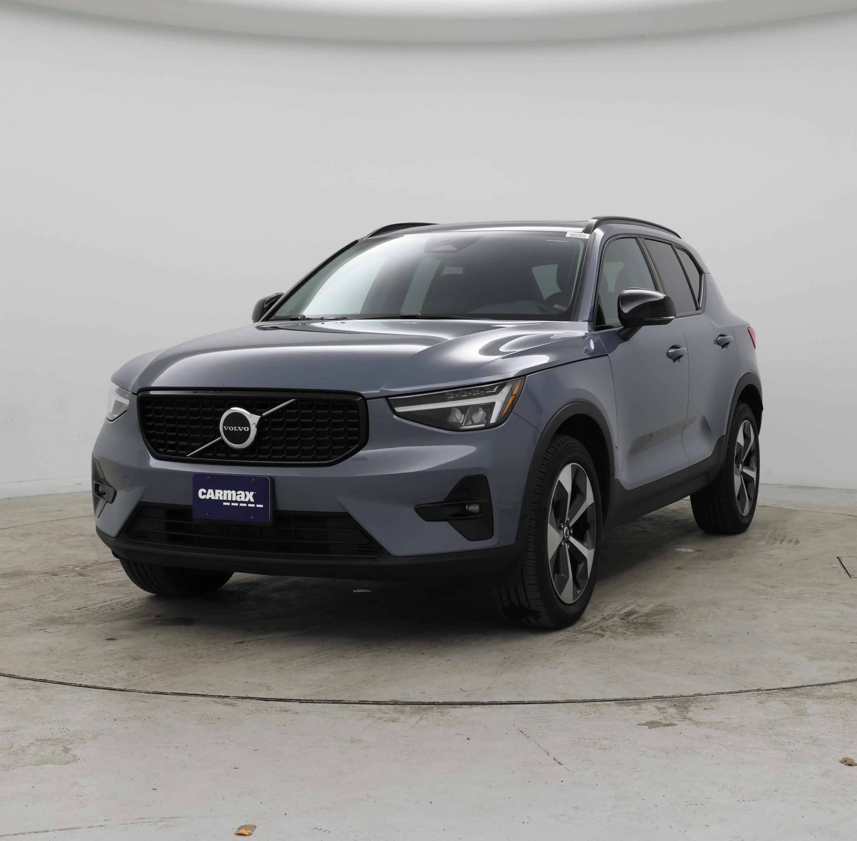 Thumbnail: 2023 Volvo XC40 - 4