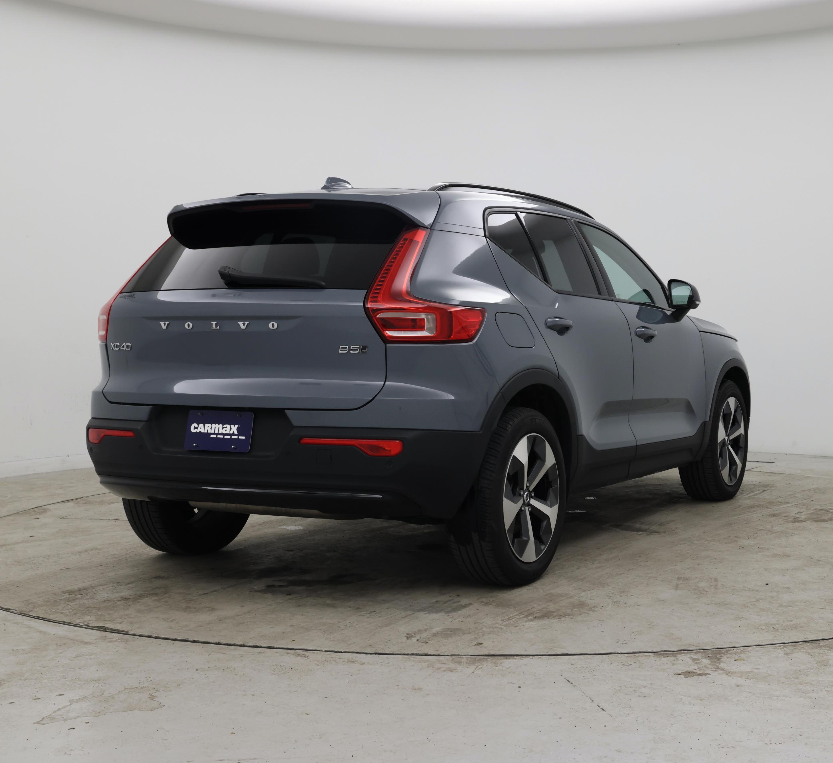 Thumbnail: 2023 Volvo XC40 - 8