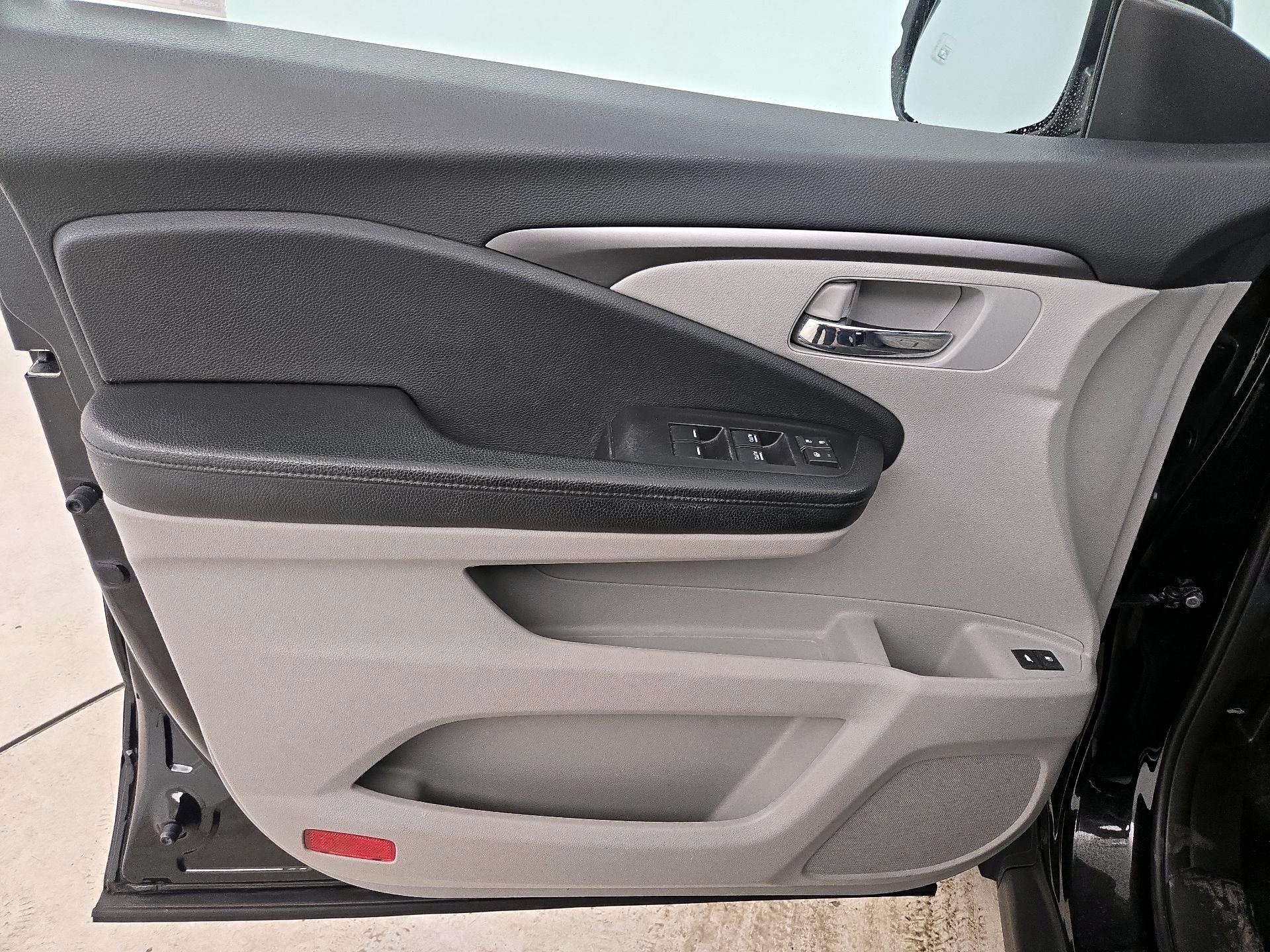 Thumbnail: 2018 Honda Pilot - 12