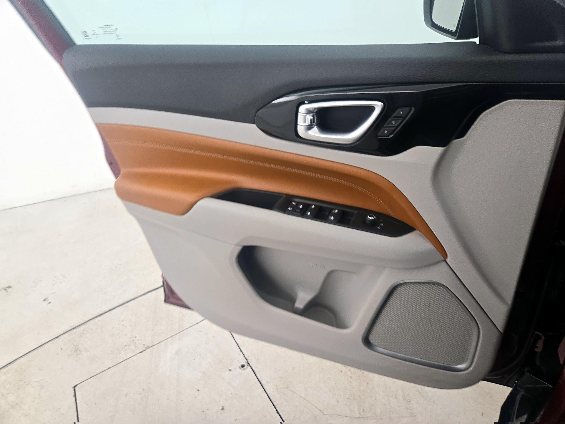 Thumbnail: 2022 Jeep Compass - 12