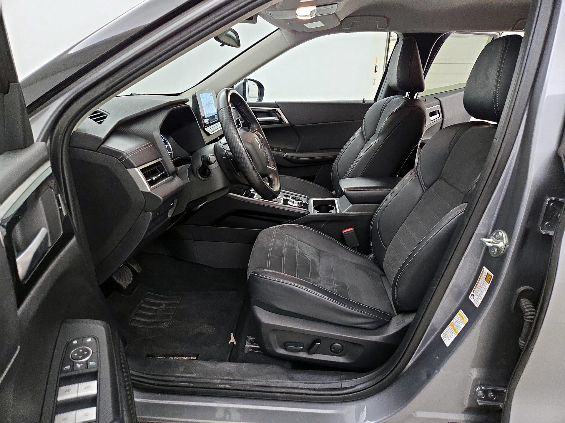 Thumbnail: 2024 Mitsubishi Outlander - 11