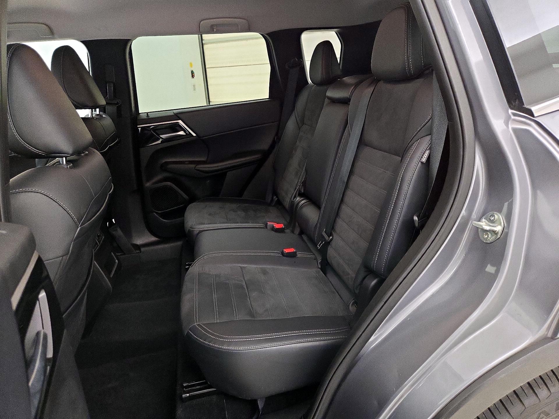 Thumbnail: 2024 Mitsubishi Outlander - 20