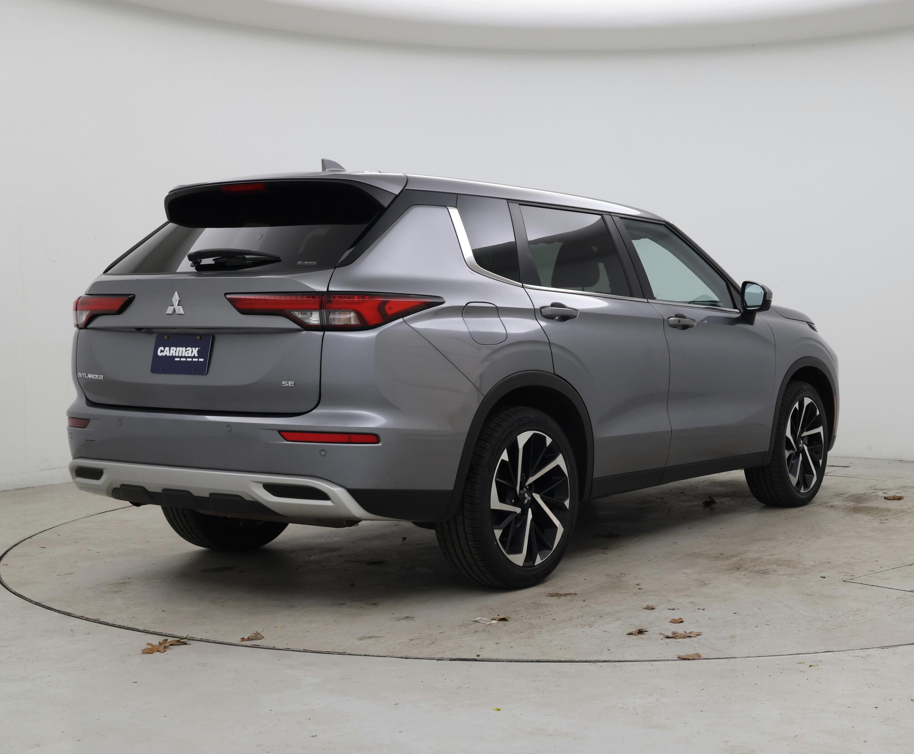 Thumbnail: 2024 Mitsubishi Outlander - 8