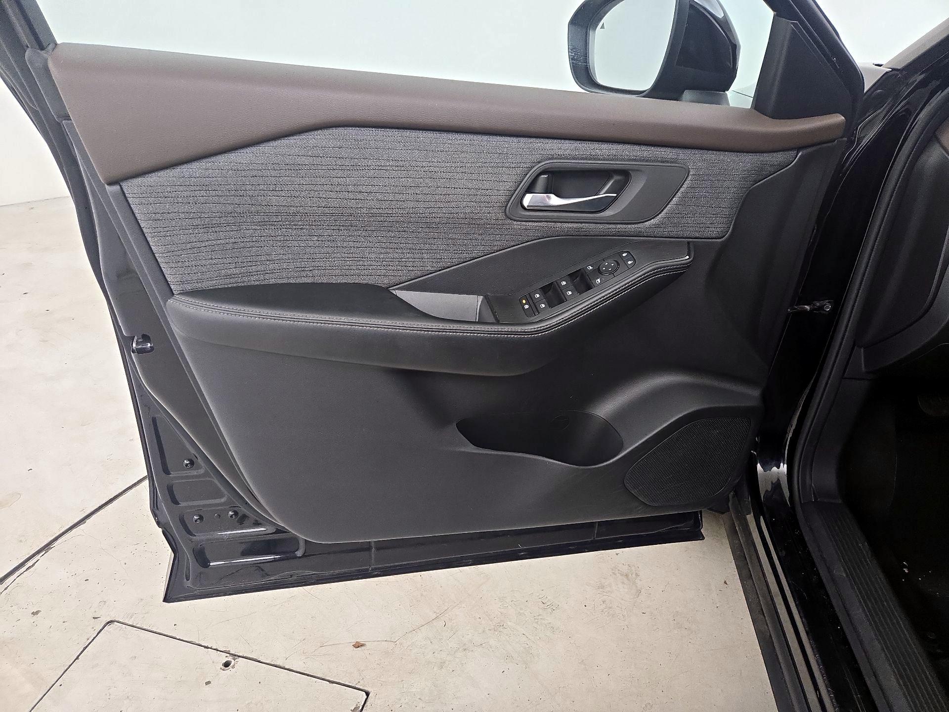 Thumbnail: 2023 Nissan Rogue - 12