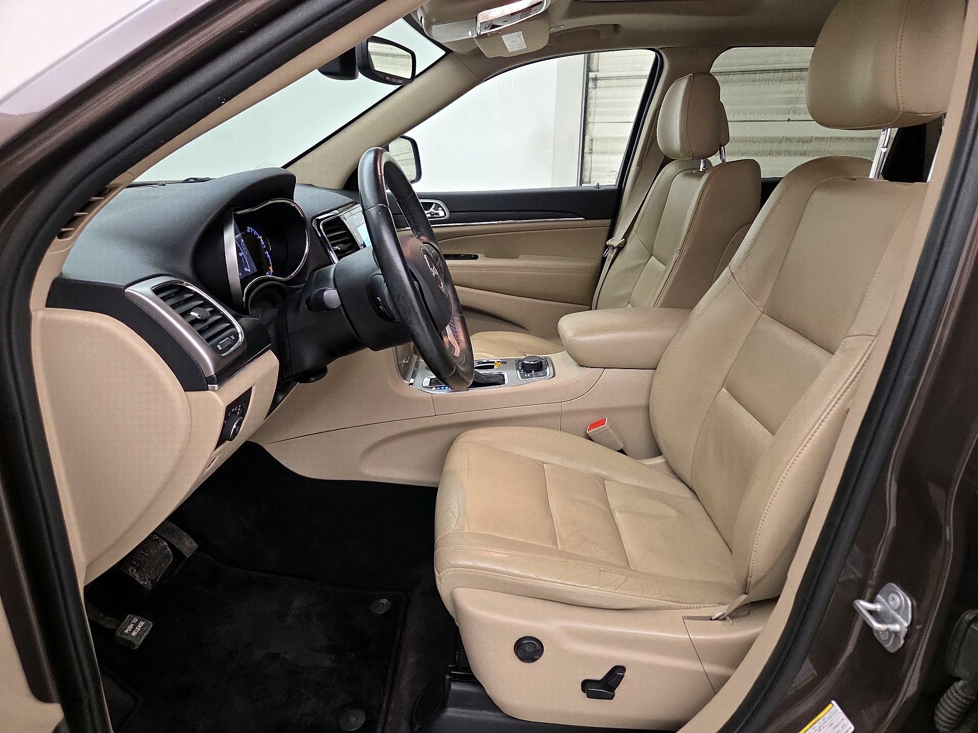 Thumbnail: 2019 Jeep Grand Cherokee - 11