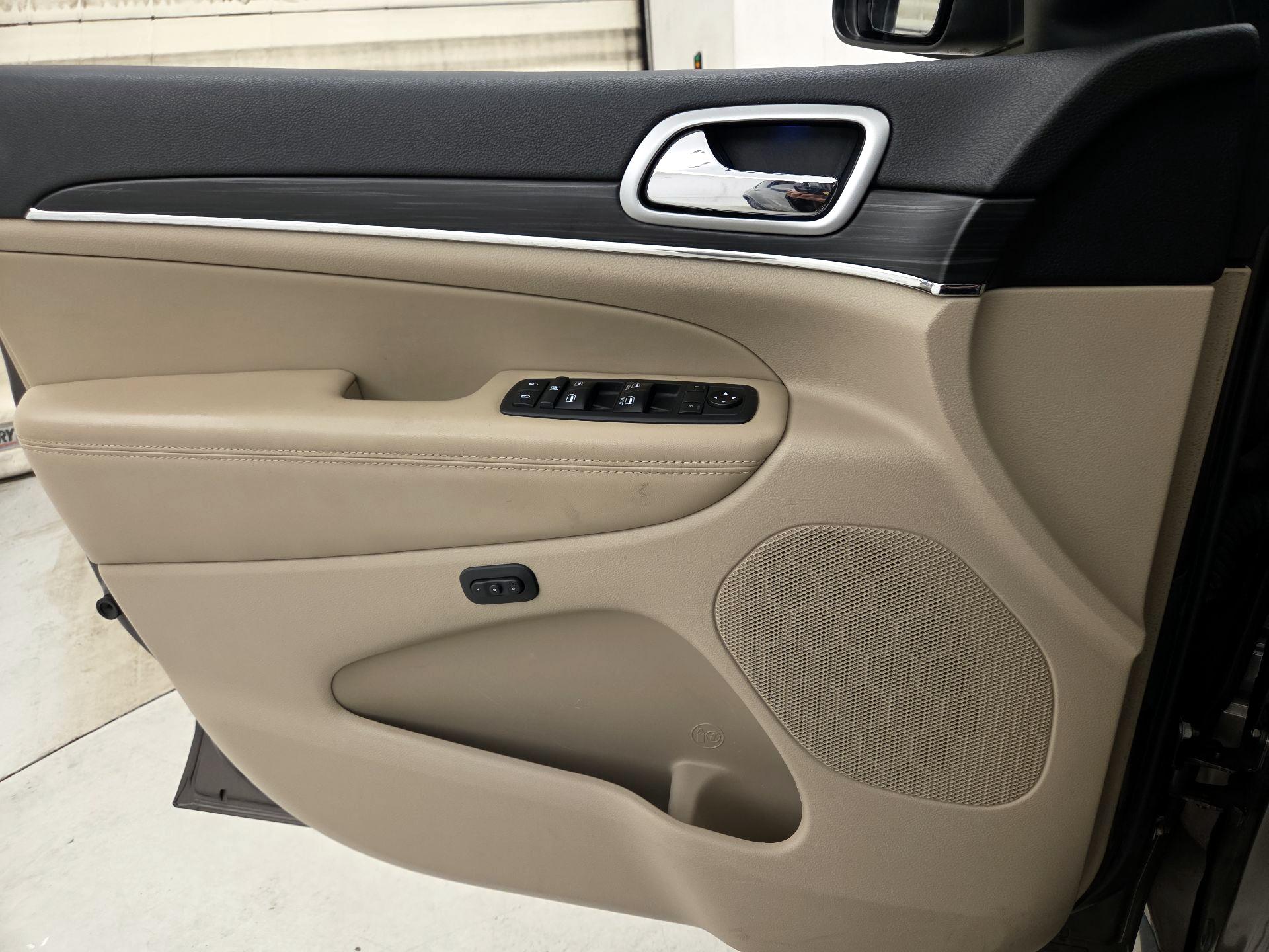 Thumbnail: 2019 Jeep Grand Cherokee - 12