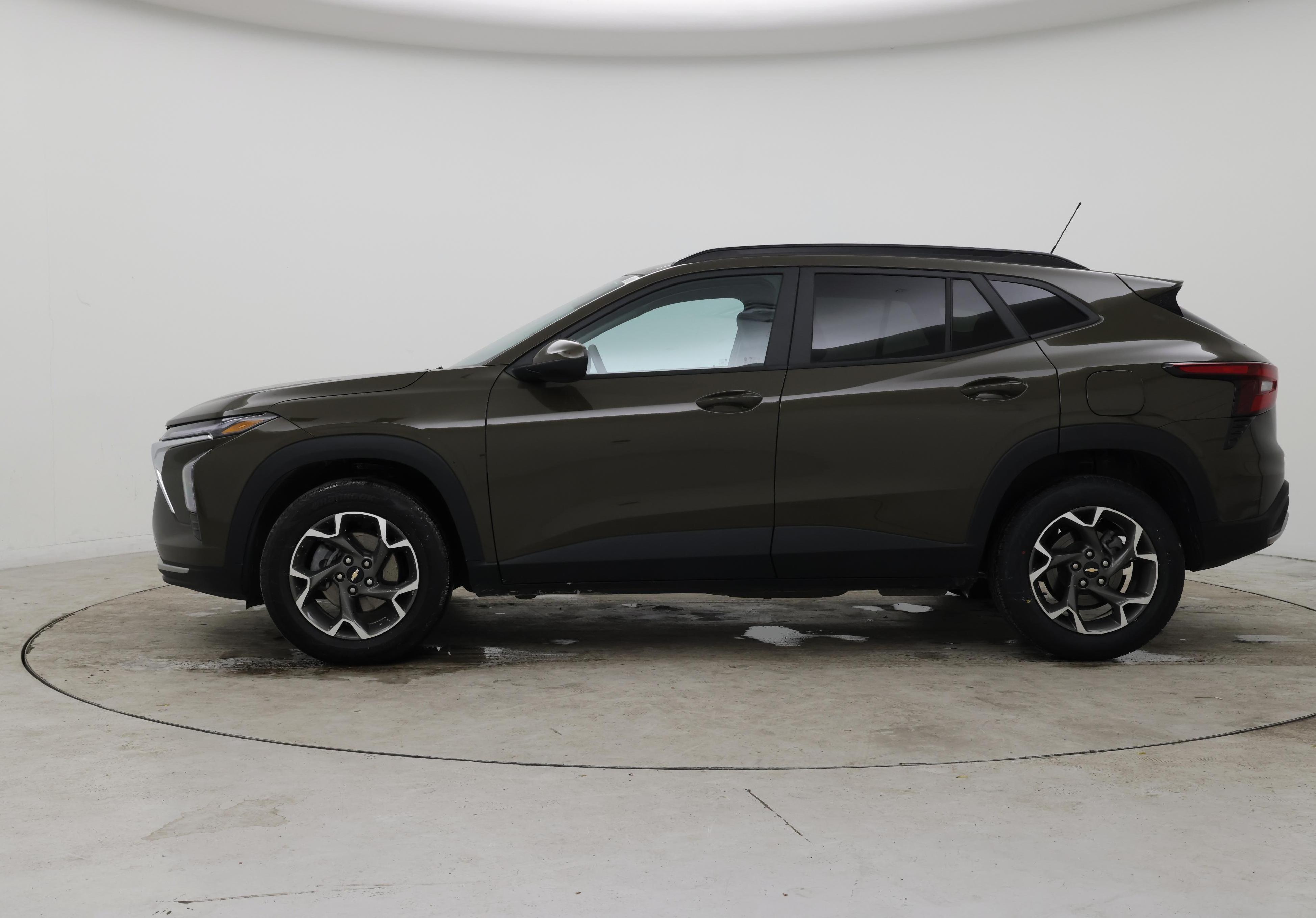 Thumbnail: 2024 Chevrolet Trax - 3