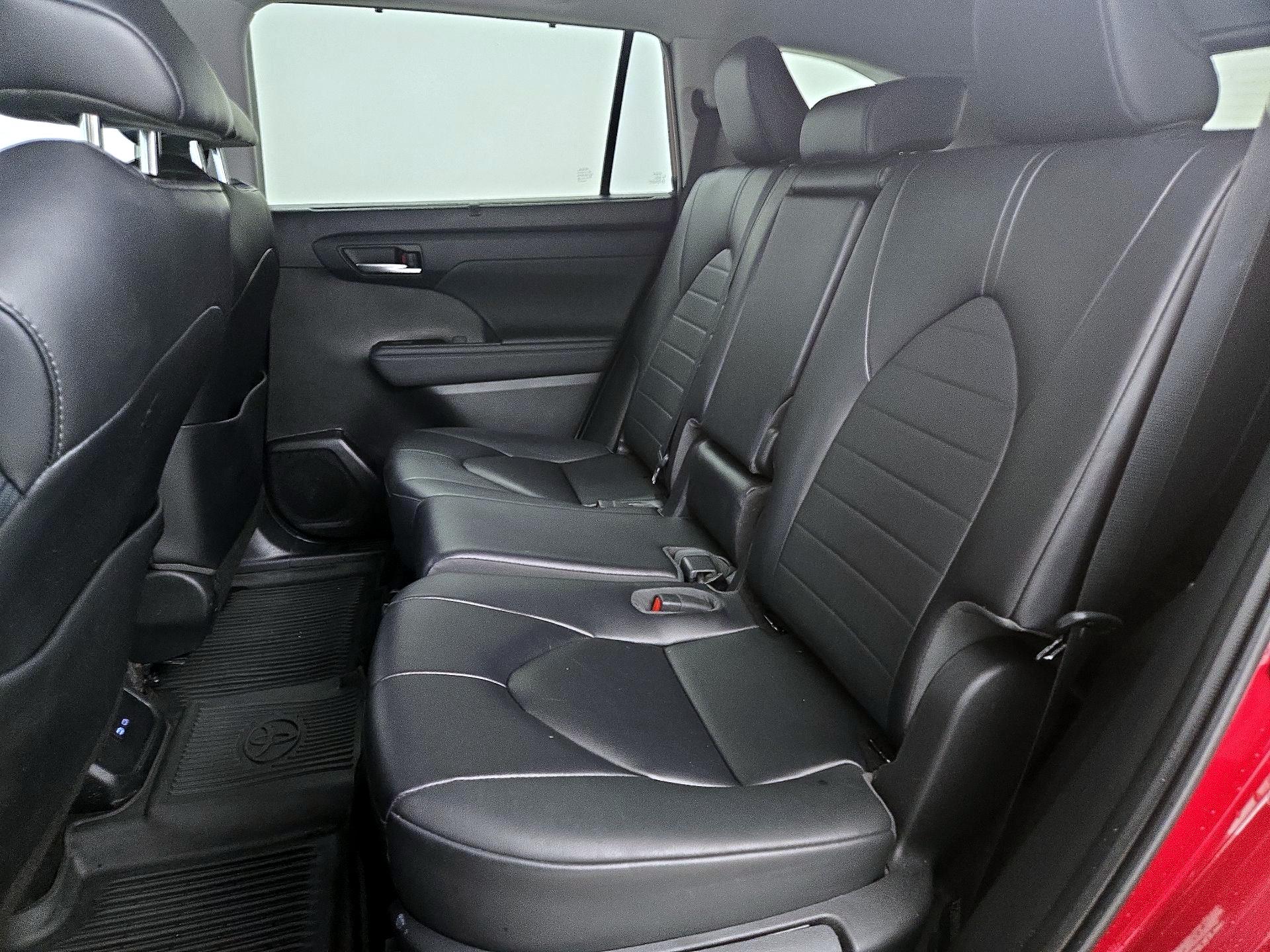 Thumbnail: 2023 Toyota Highlander - 20