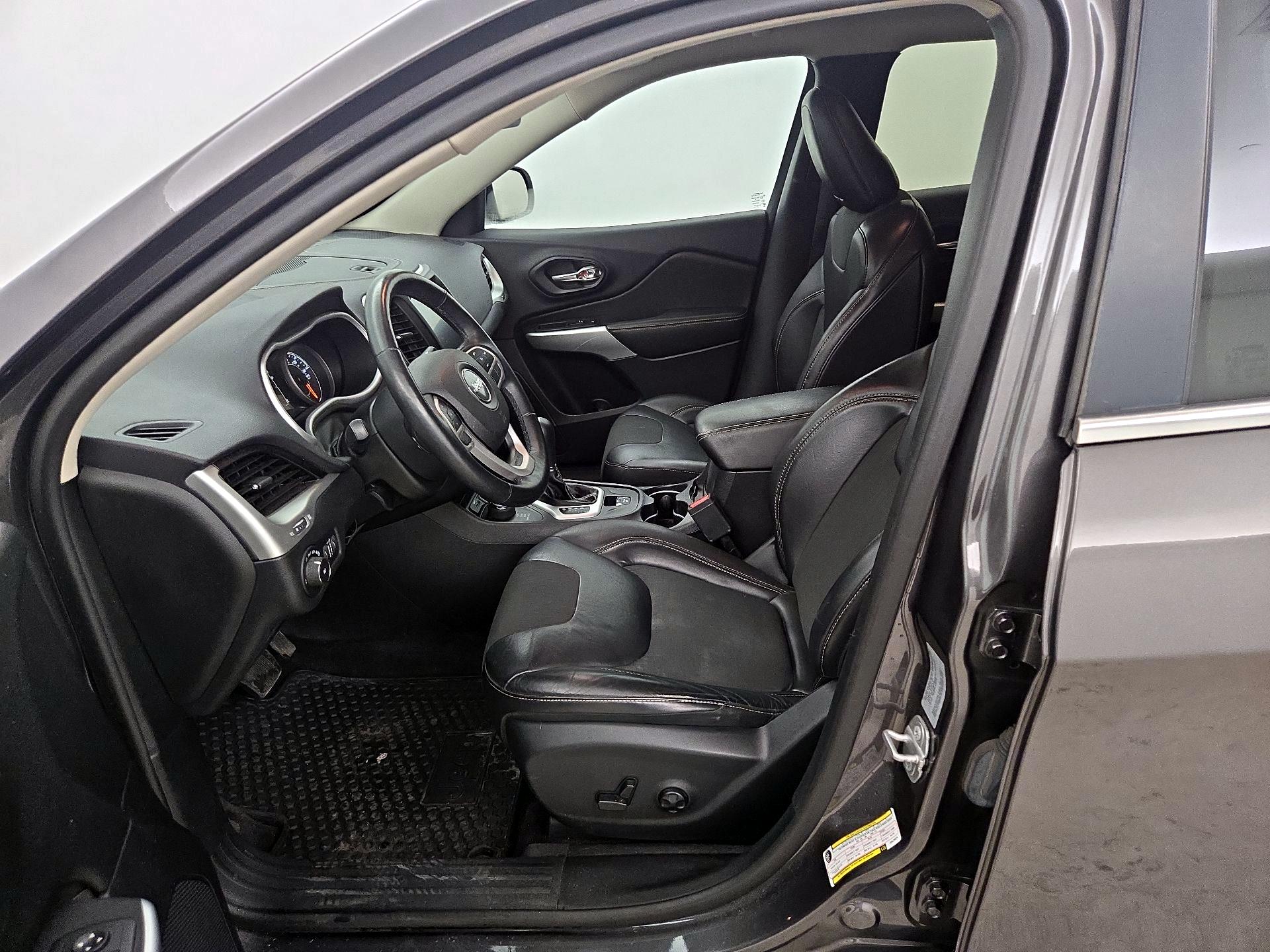 Thumbnail: 2018 Jeep Cherokee - 11