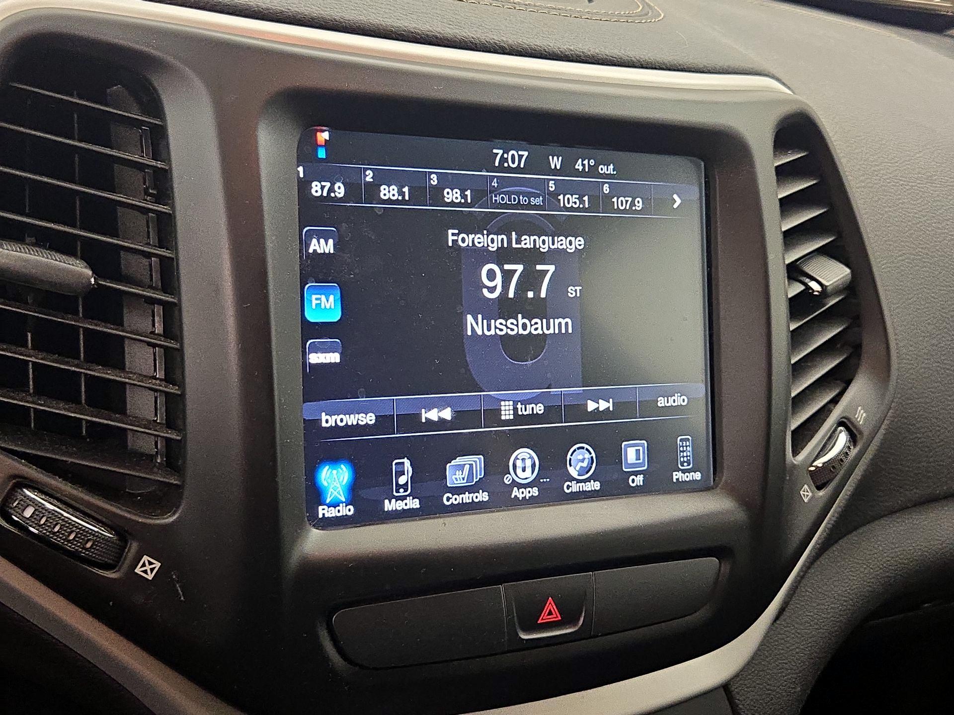 Thumbnail: 2018 Jeep Cherokee - 15