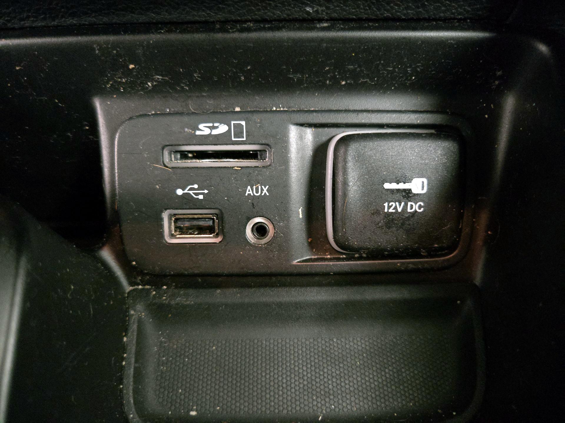 Thumbnail: 2018 Jeep Cherokee - 18