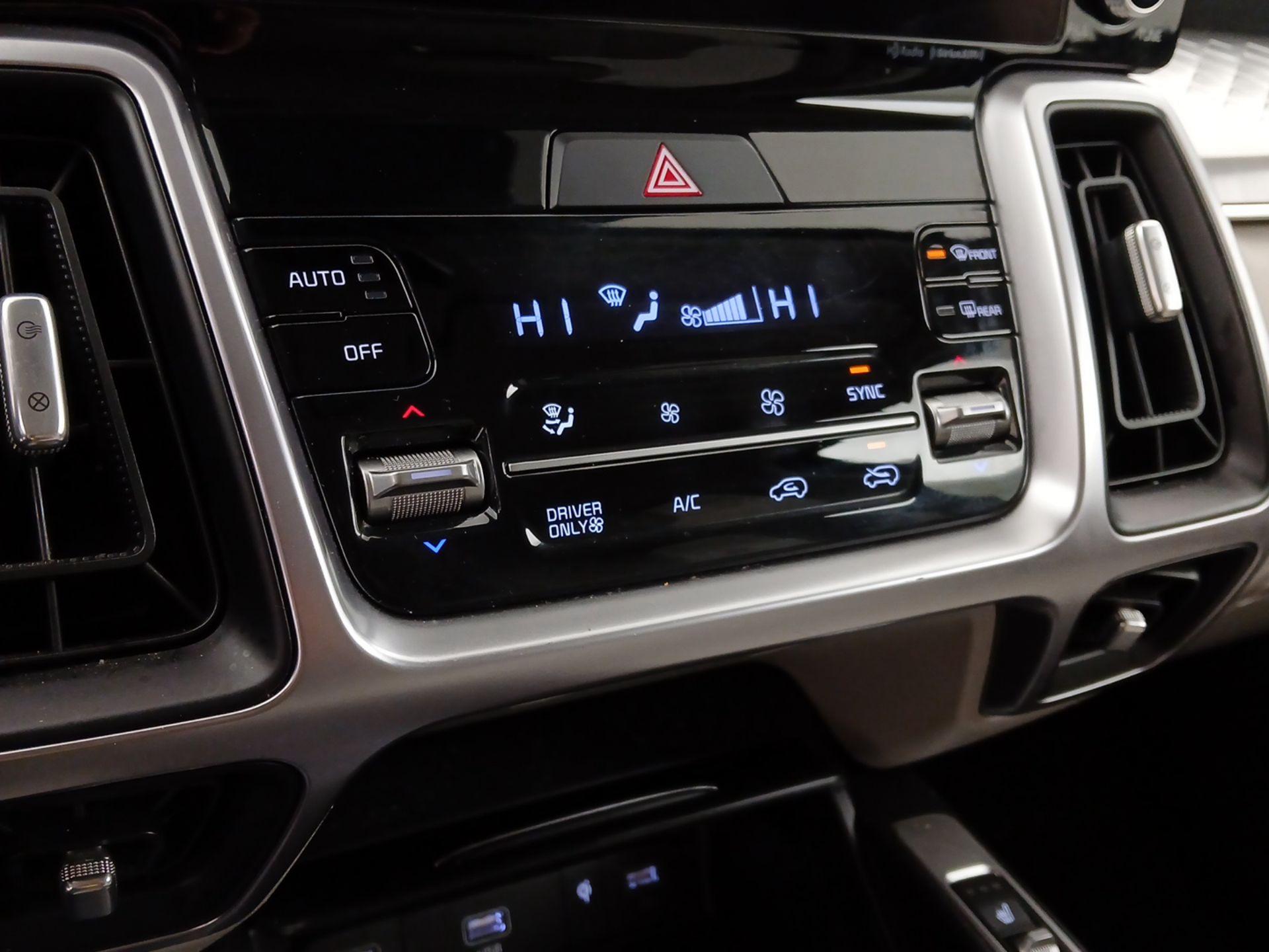 Thumbnail: 2023 Kia Sorento - 16