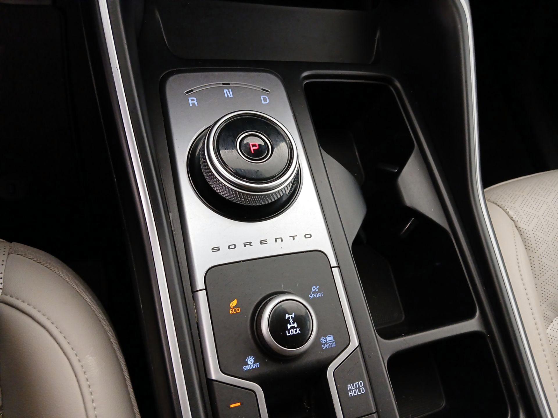 Thumbnail: 2023 Kia Sorento - 17