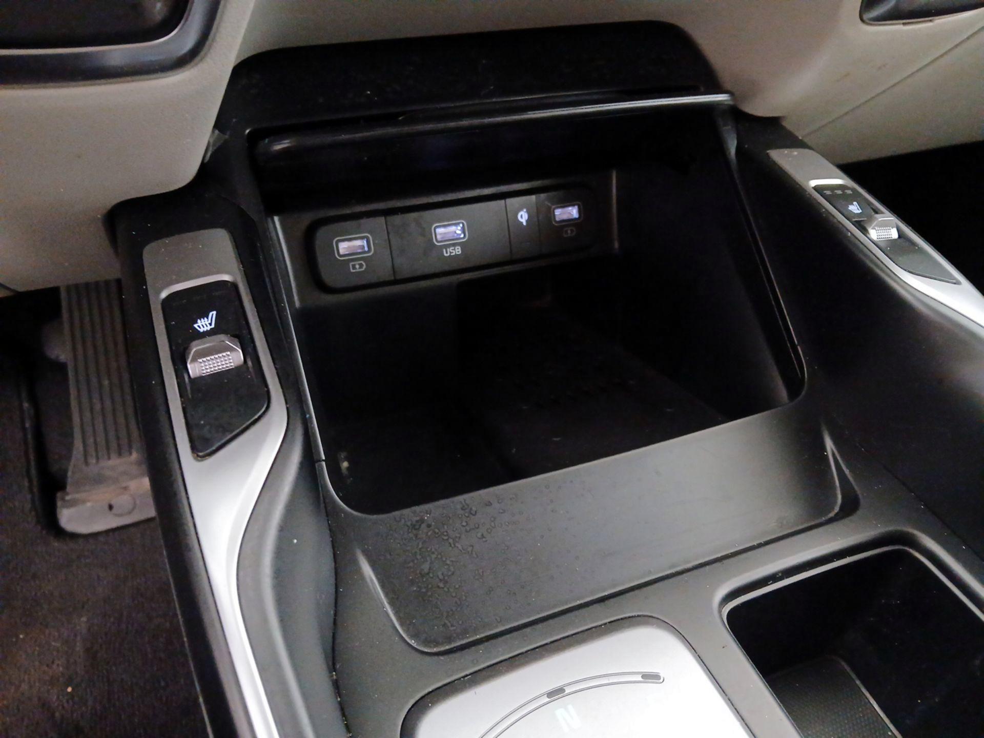 Thumbnail: 2023 Kia Sorento - 18