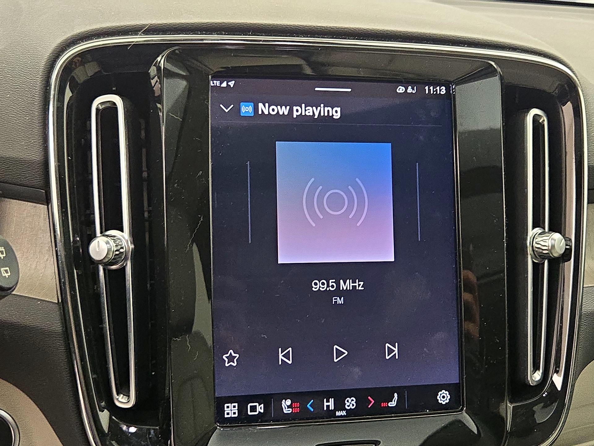 Thumbnail: 2023 Volvo XC40 - 16