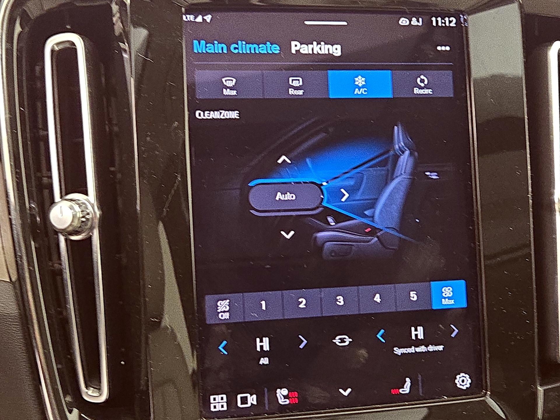 Thumbnail: 2023 Volvo XC40 - 17