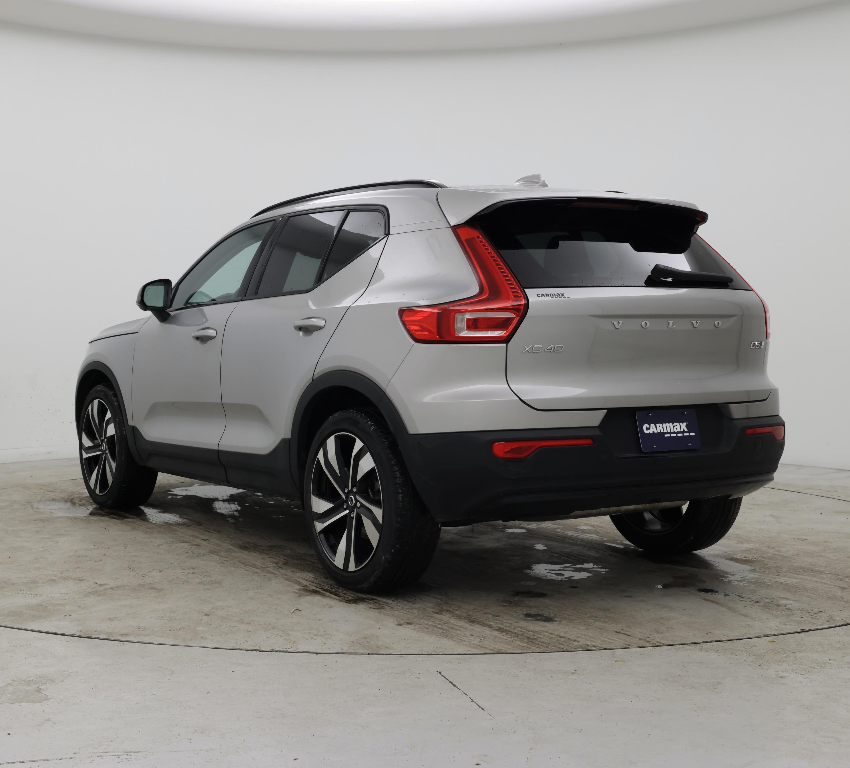 Thumbnail: 2023 Volvo XC40 - 2