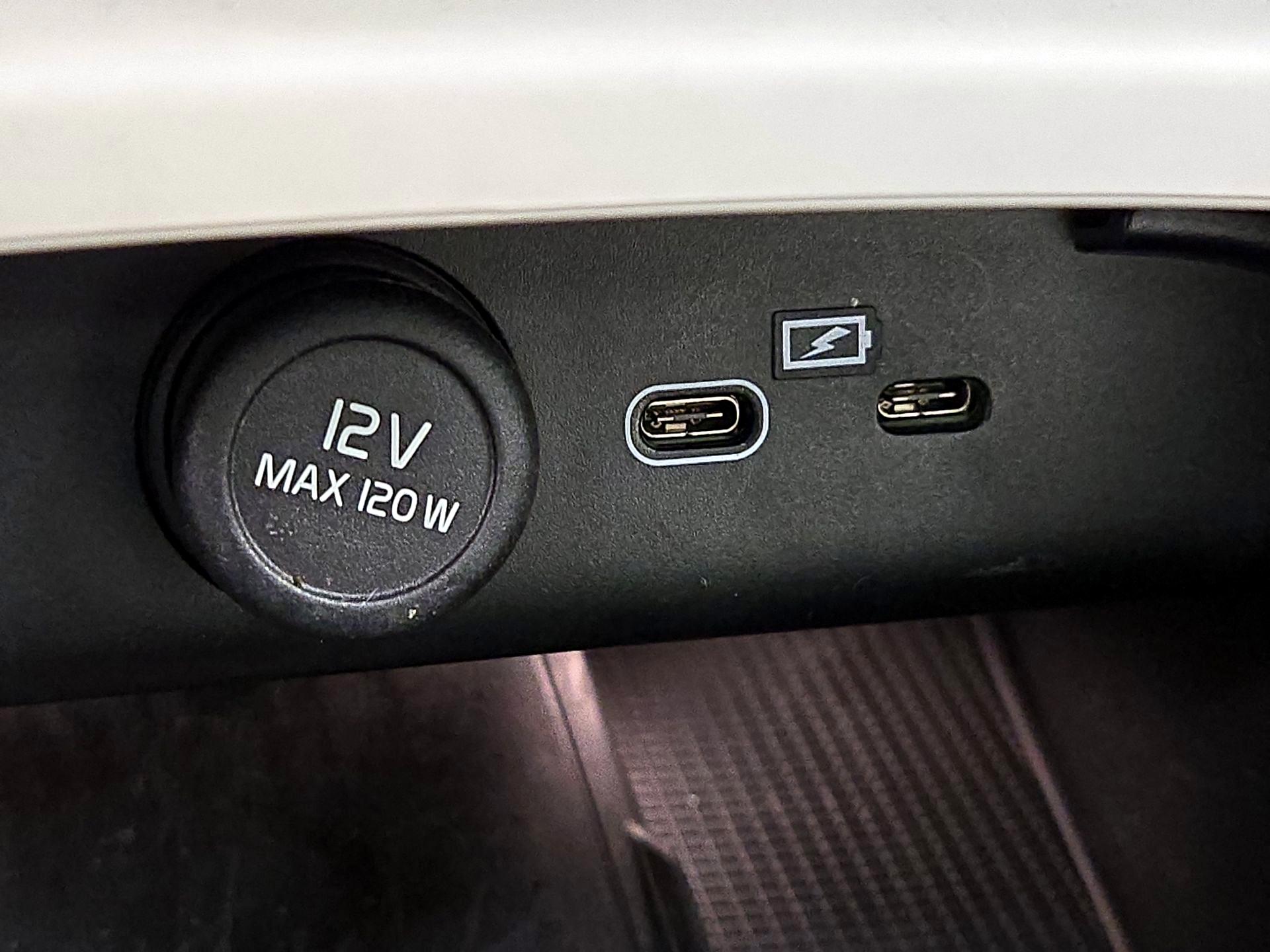 Thumbnail: 2023 Volvo XC40 - 19