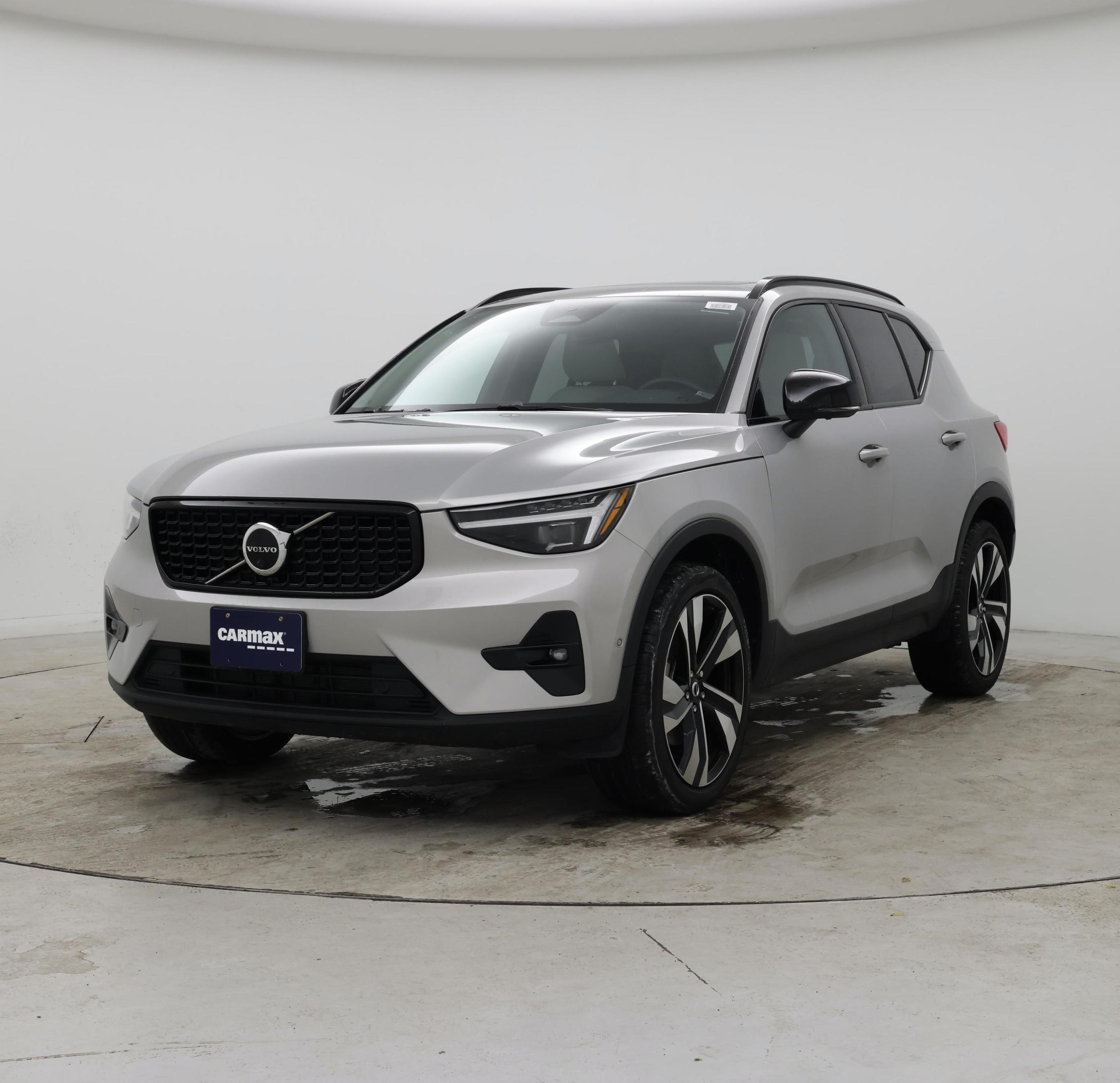 Thumbnail: 2023 Volvo XC40 - 4