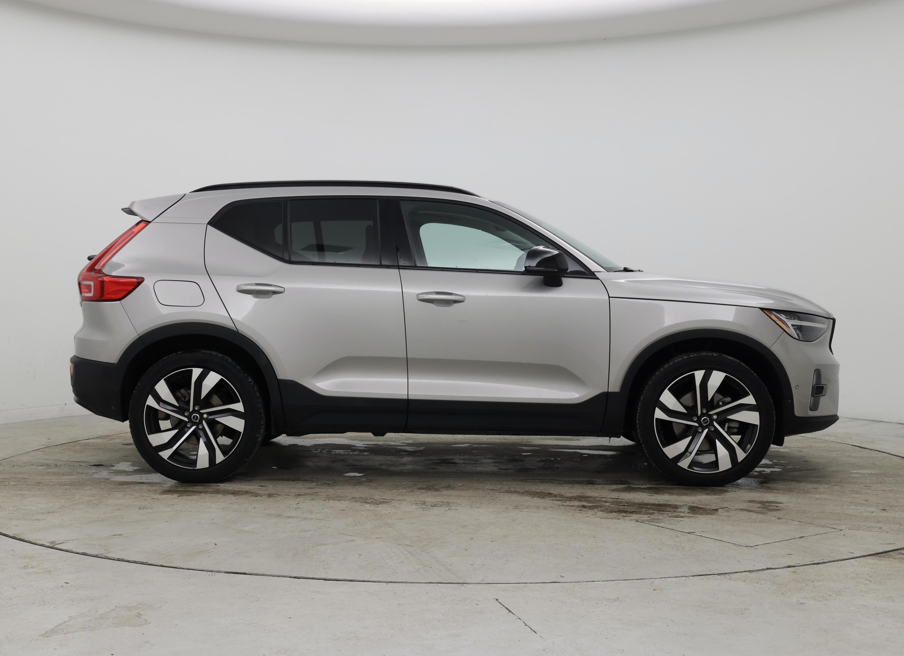 Thumbnail: 2023 Volvo XC40 - 7