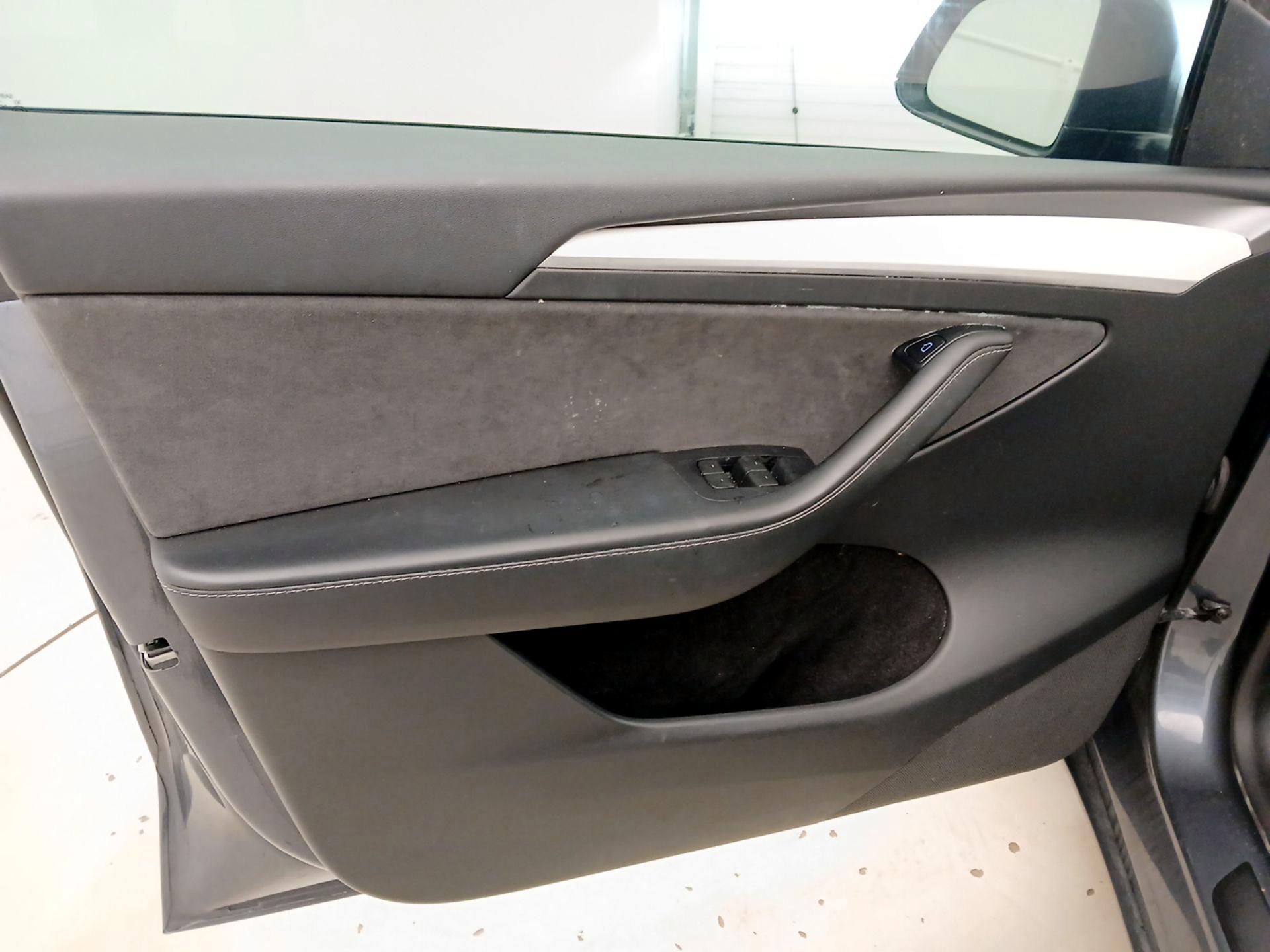 Thumbnail: 2023 Tesla Model Y - 12