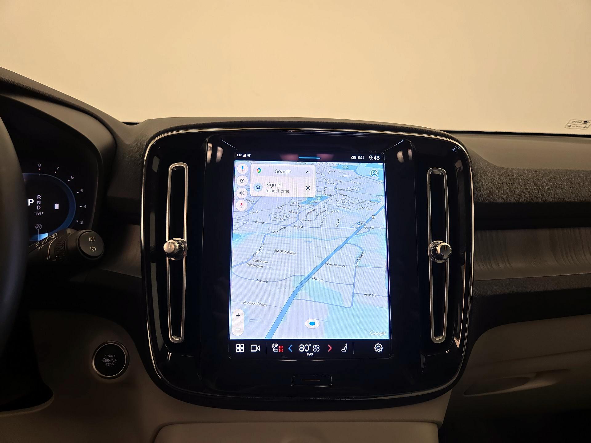 Thumbnail: 2023 Volvo XC40 - 14