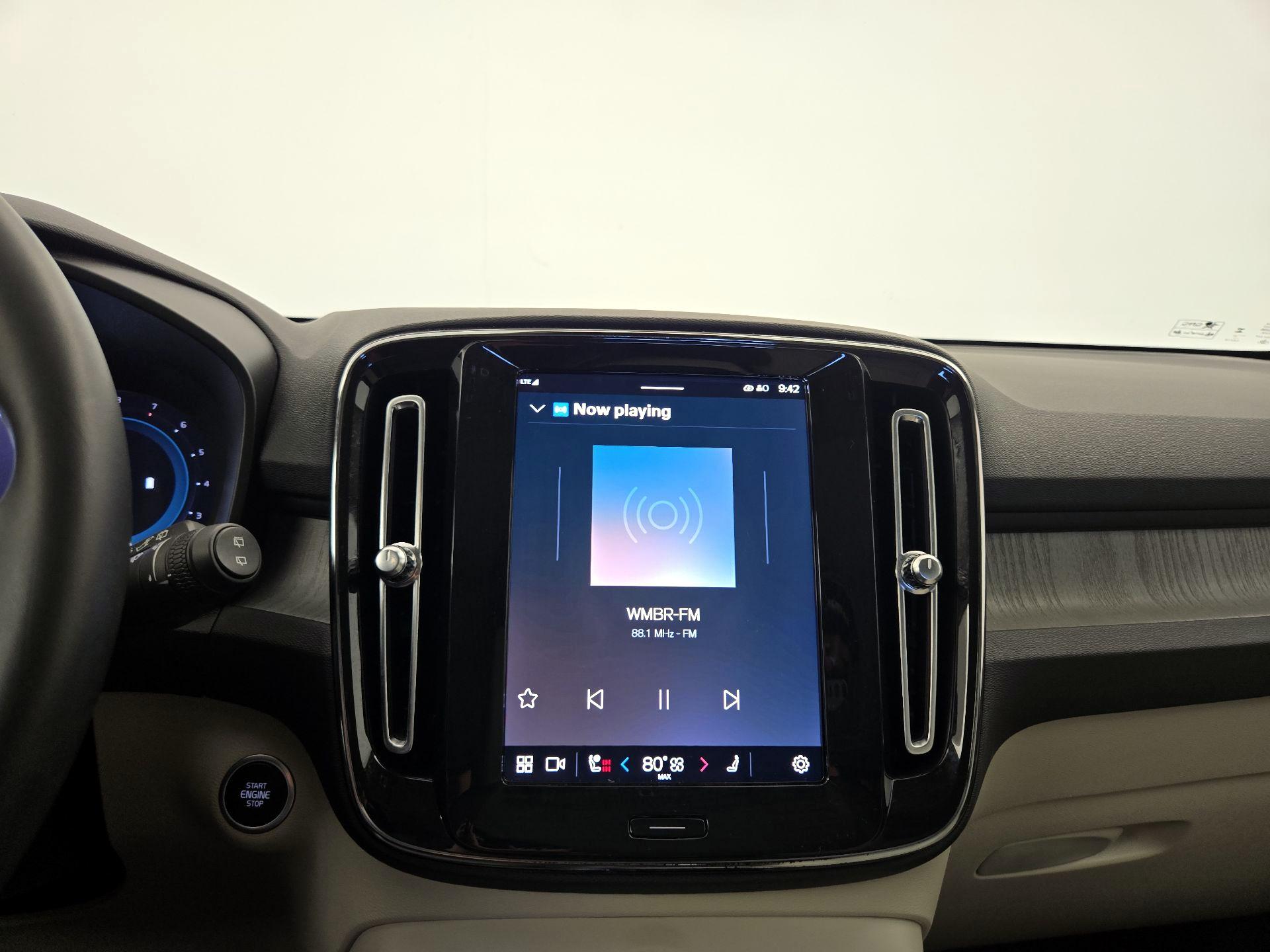 Thumbnail: 2023 Volvo XC40 - 16