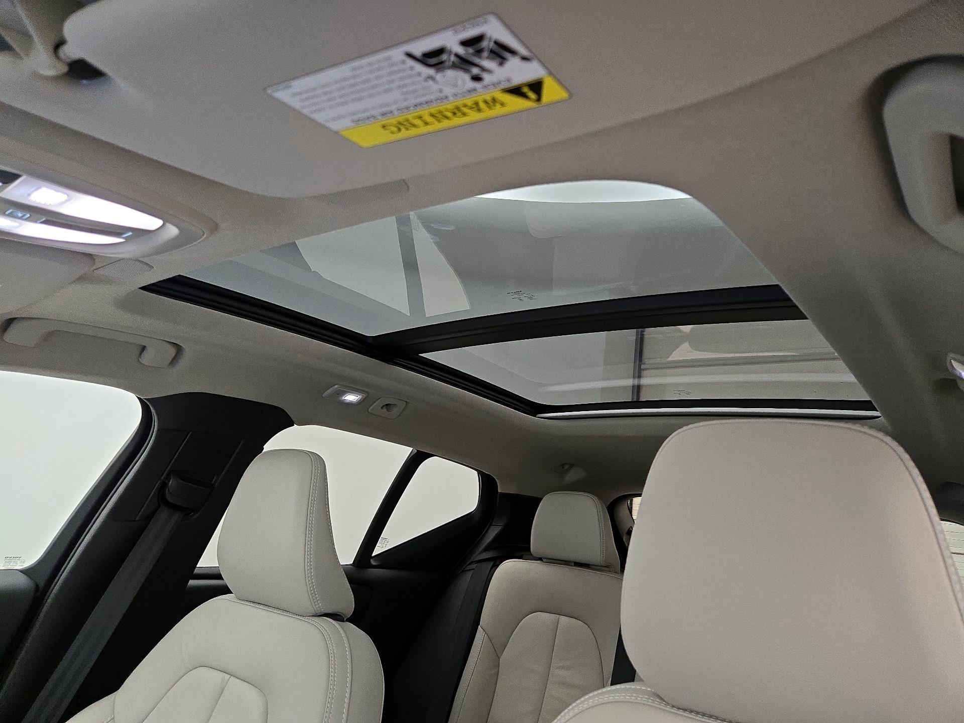 Thumbnail: 2023 Volvo XC40 - 20