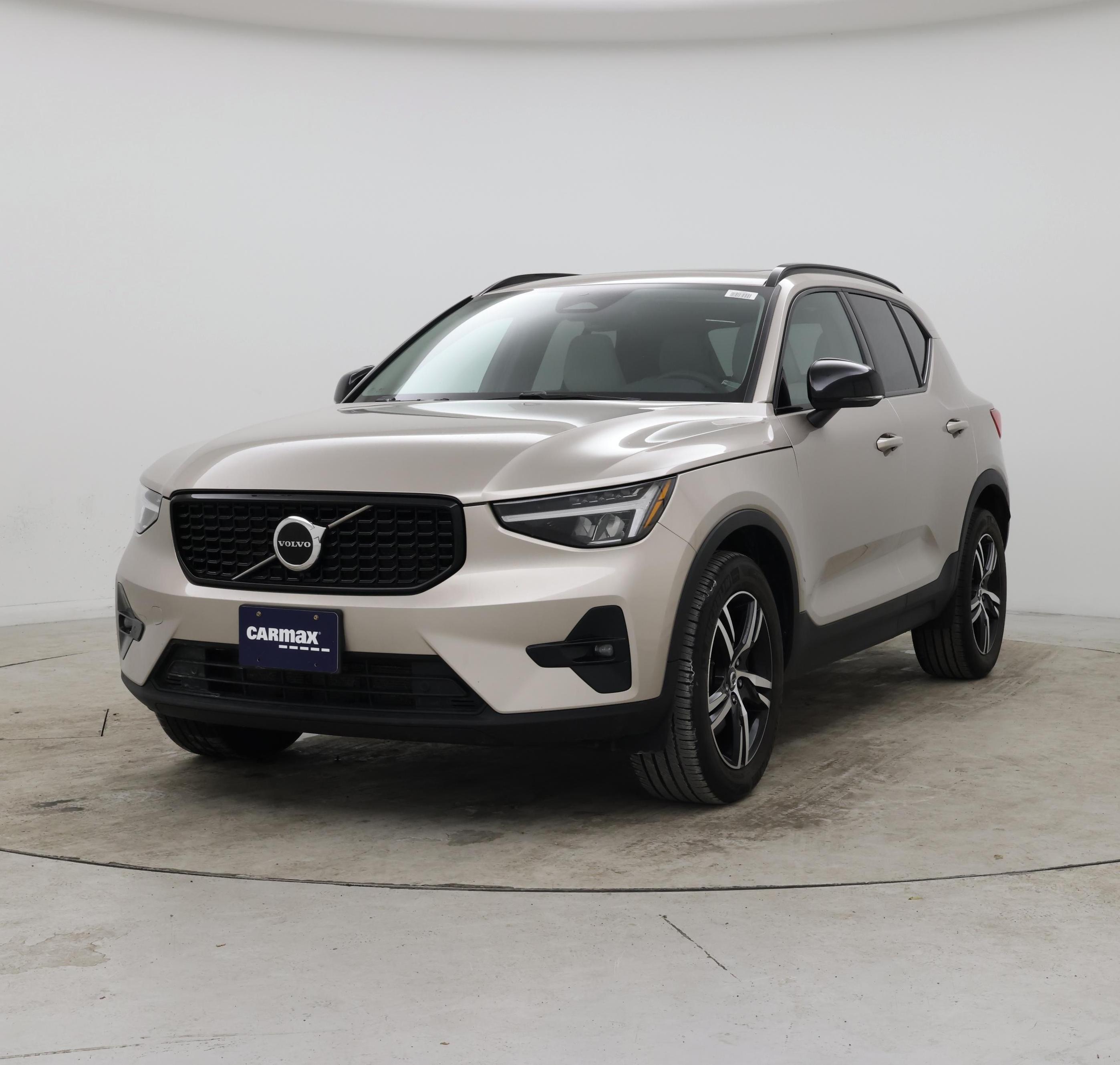 Thumbnail: 2023 Volvo XC40 - 4