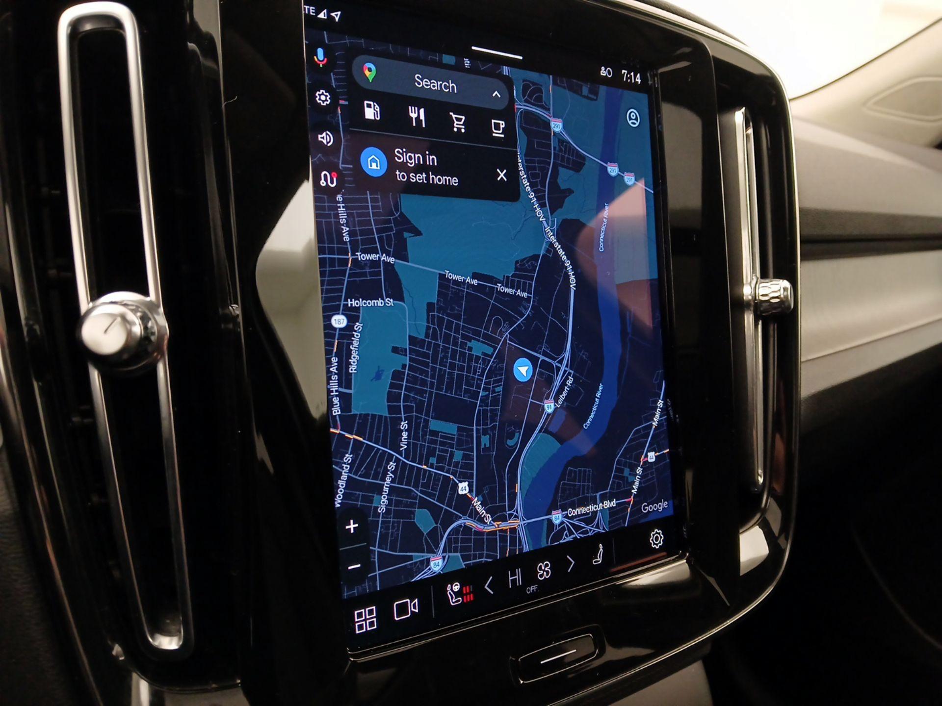 Thumbnail: 2025 Volvo XC40 - 14