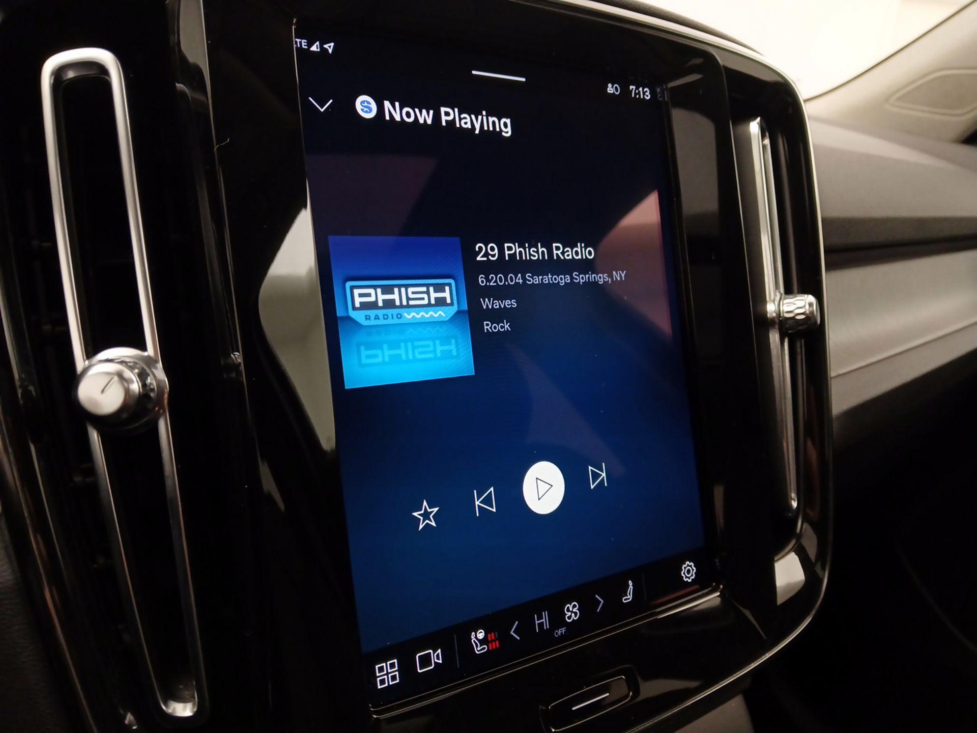 Thumbnail: 2025 Volvo XC40 - 16