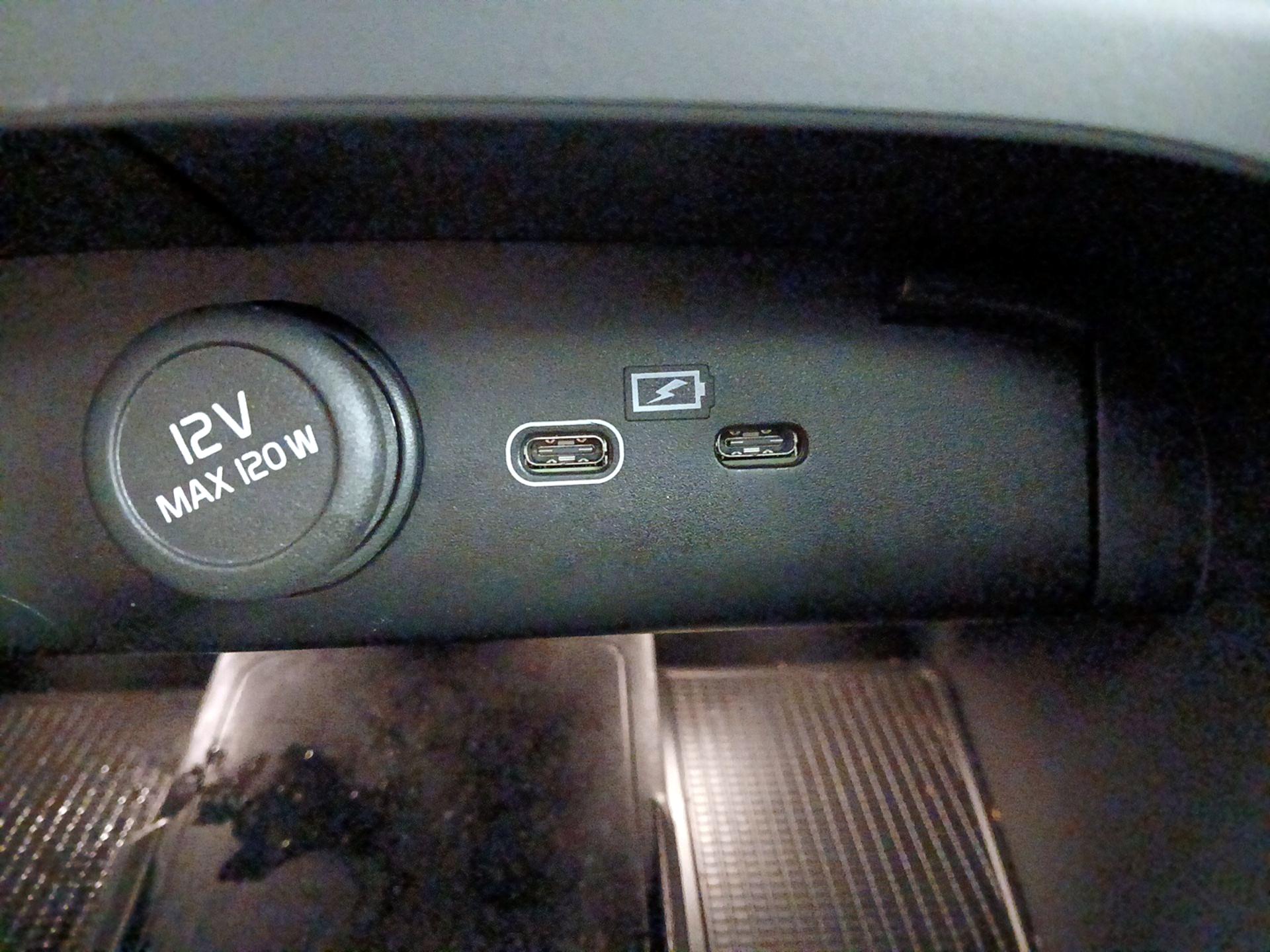 Thumbnail: 2025 Volvo XC40 - 19